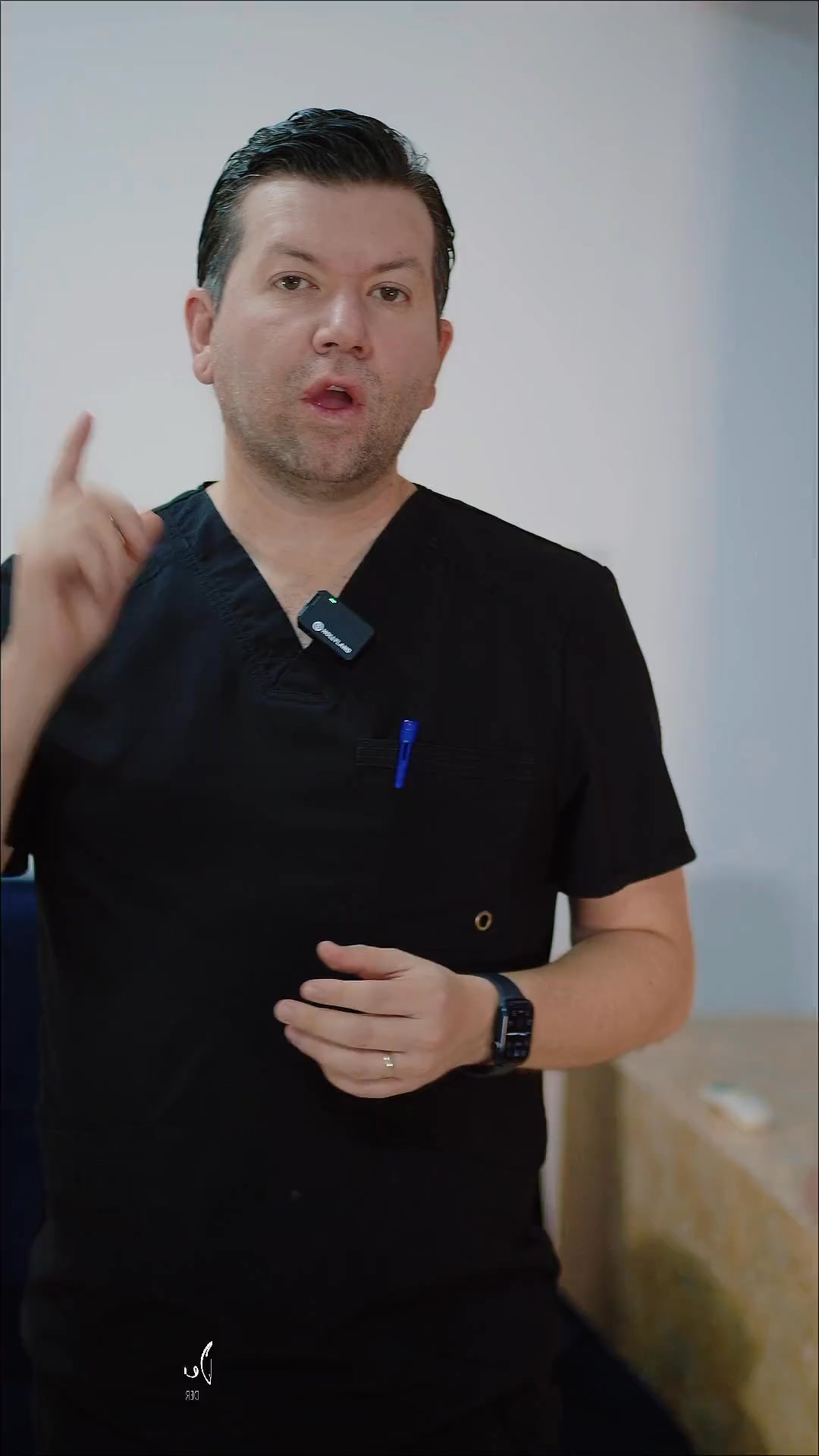 Dr. Alejandro Porras Ruiz - DermiPlástica Facebook ad from Nov 26, 2025