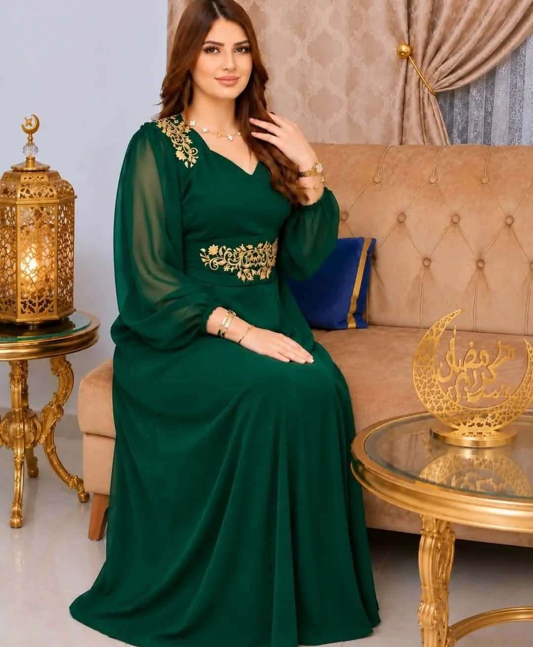 Mira shop Facebook ad: تألقي بإطلالة ملكية تخطف الأنظار