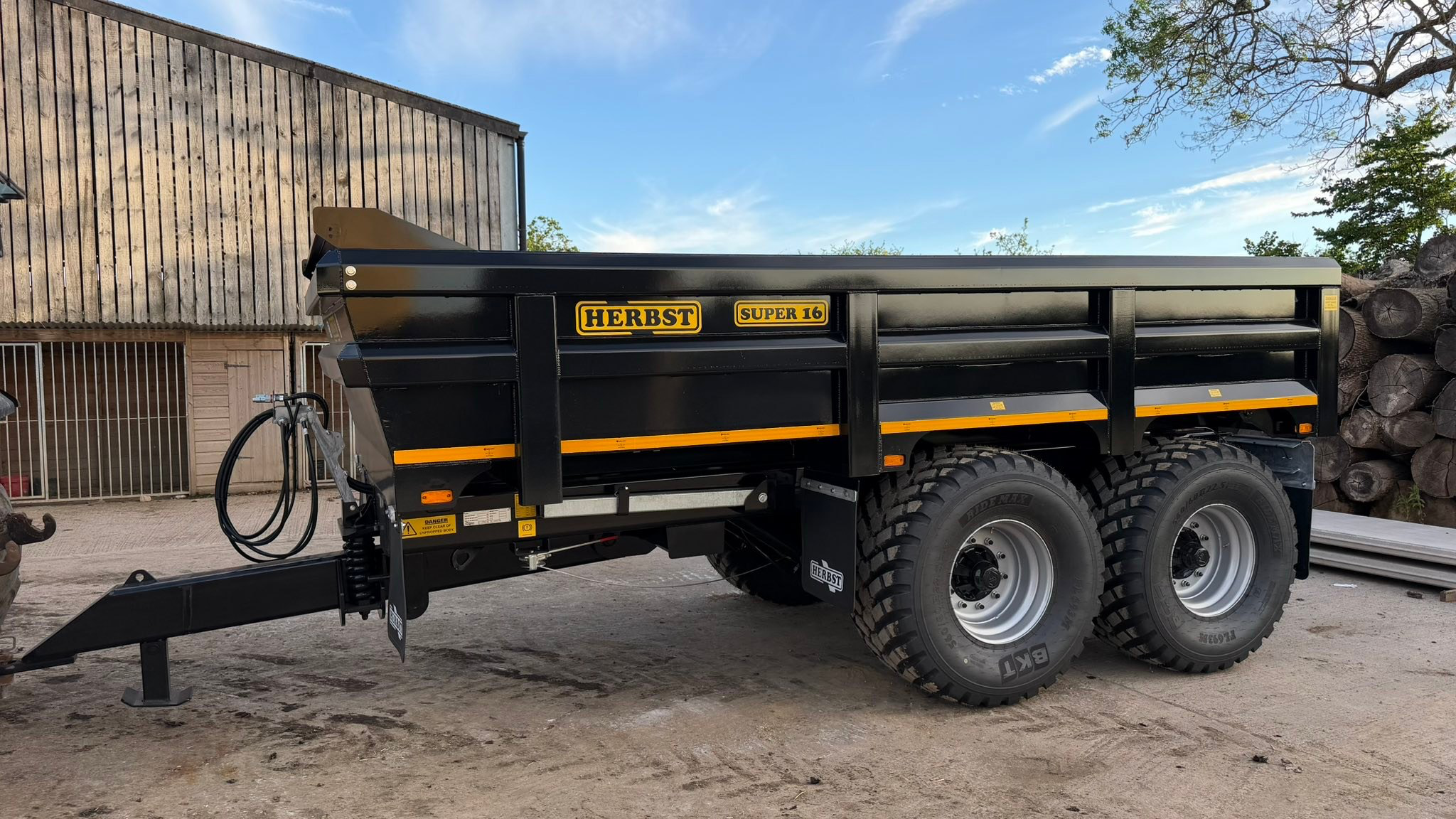 Somerset Plant And Groundworks Ltd Facebook ad: Chat in Messenger