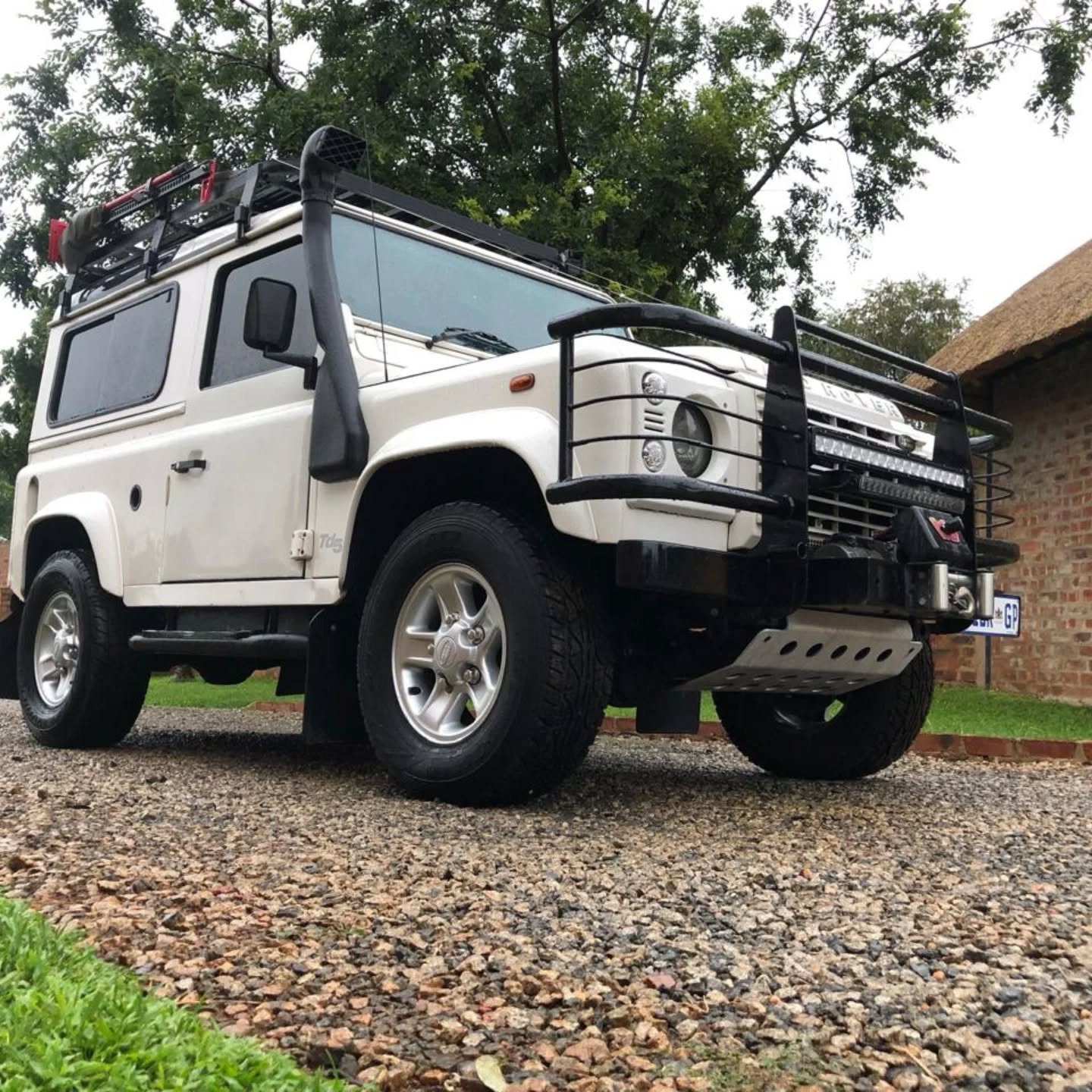 Landy Crew Facebook ad: Land Rover Defender 90 Td5 for sale.
