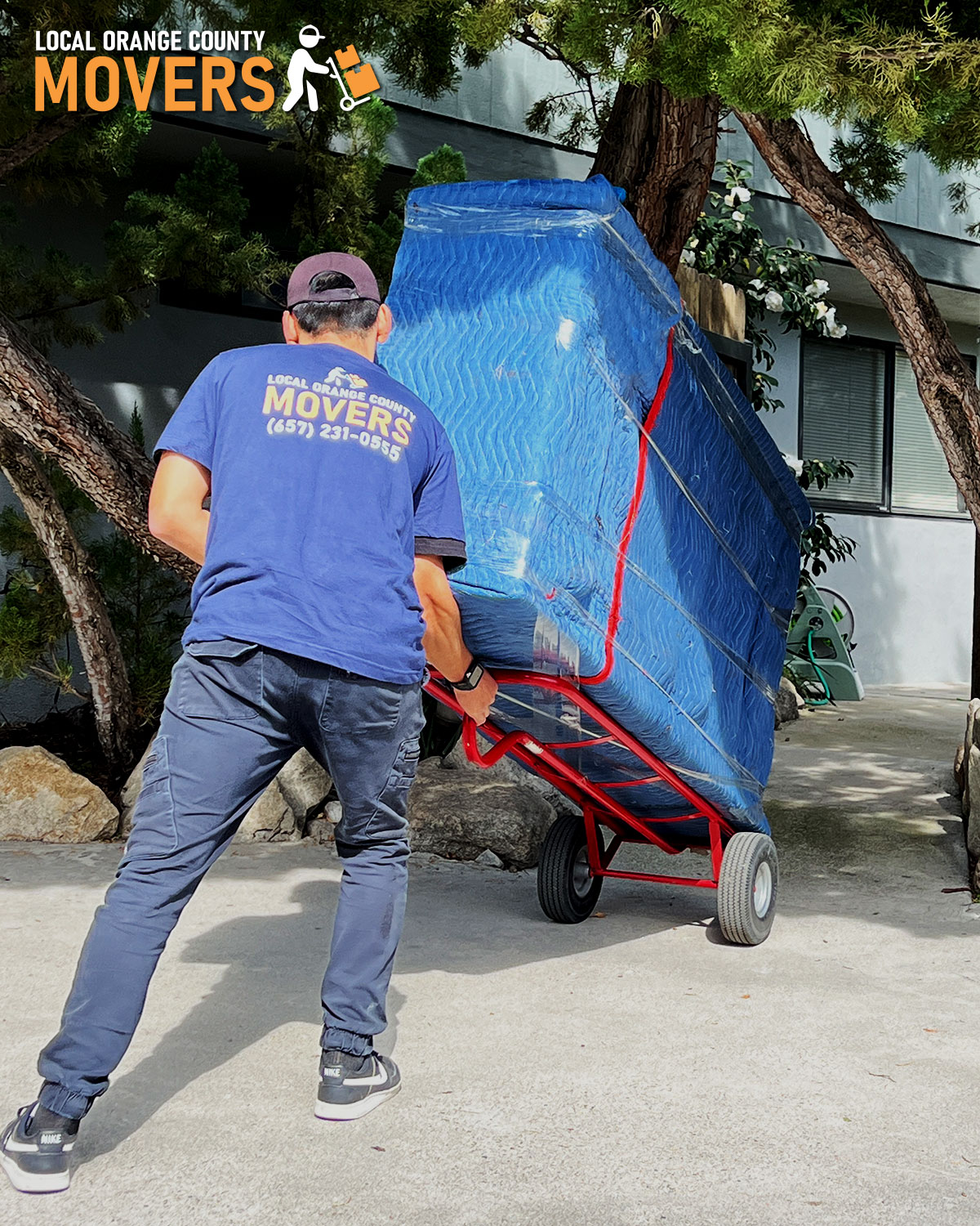 Local Orange County Movers Facebook ad from Aug 25, 2025