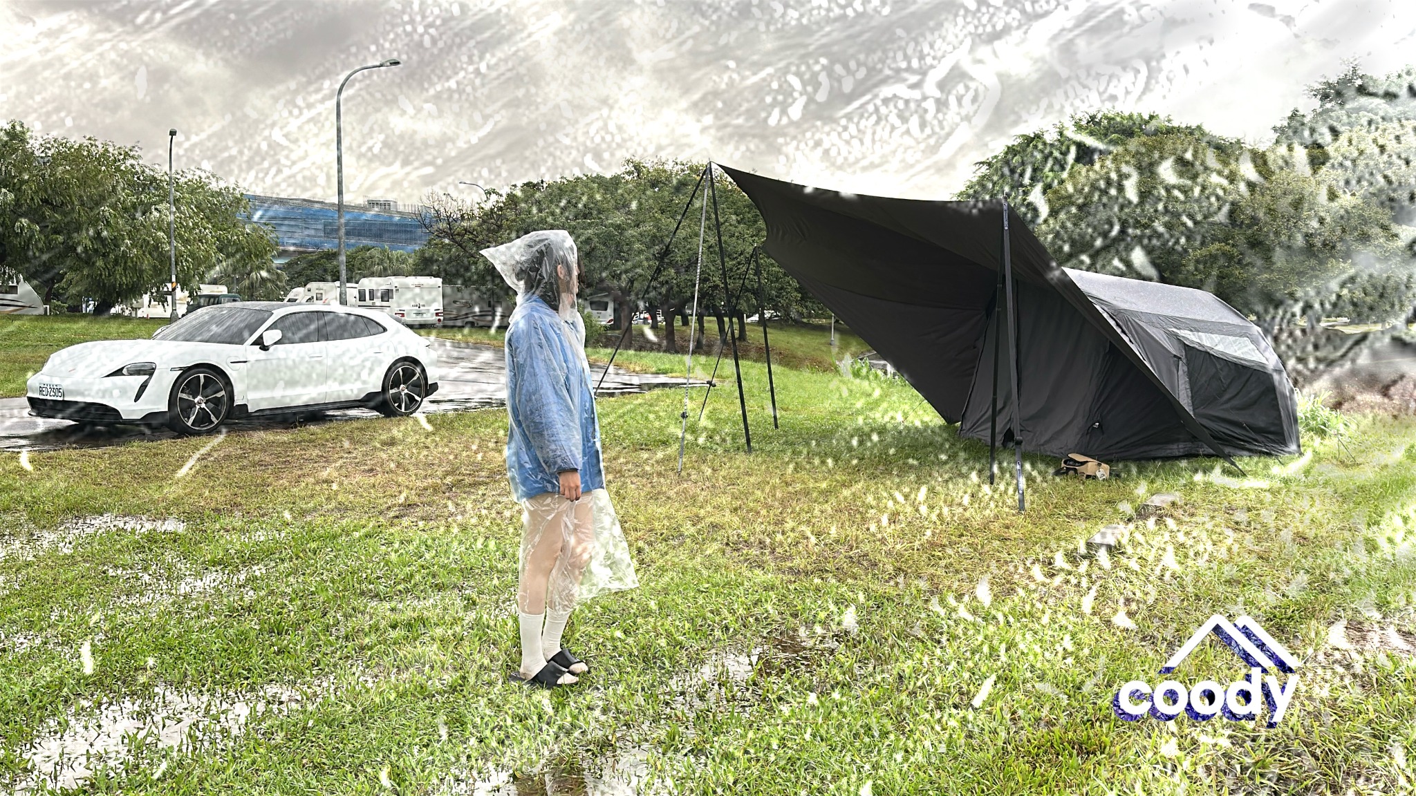 Coody台灣 Facebook ad: 下雨也不想回家,那就把家搭在城市邊. *Coody Yustona羽宿