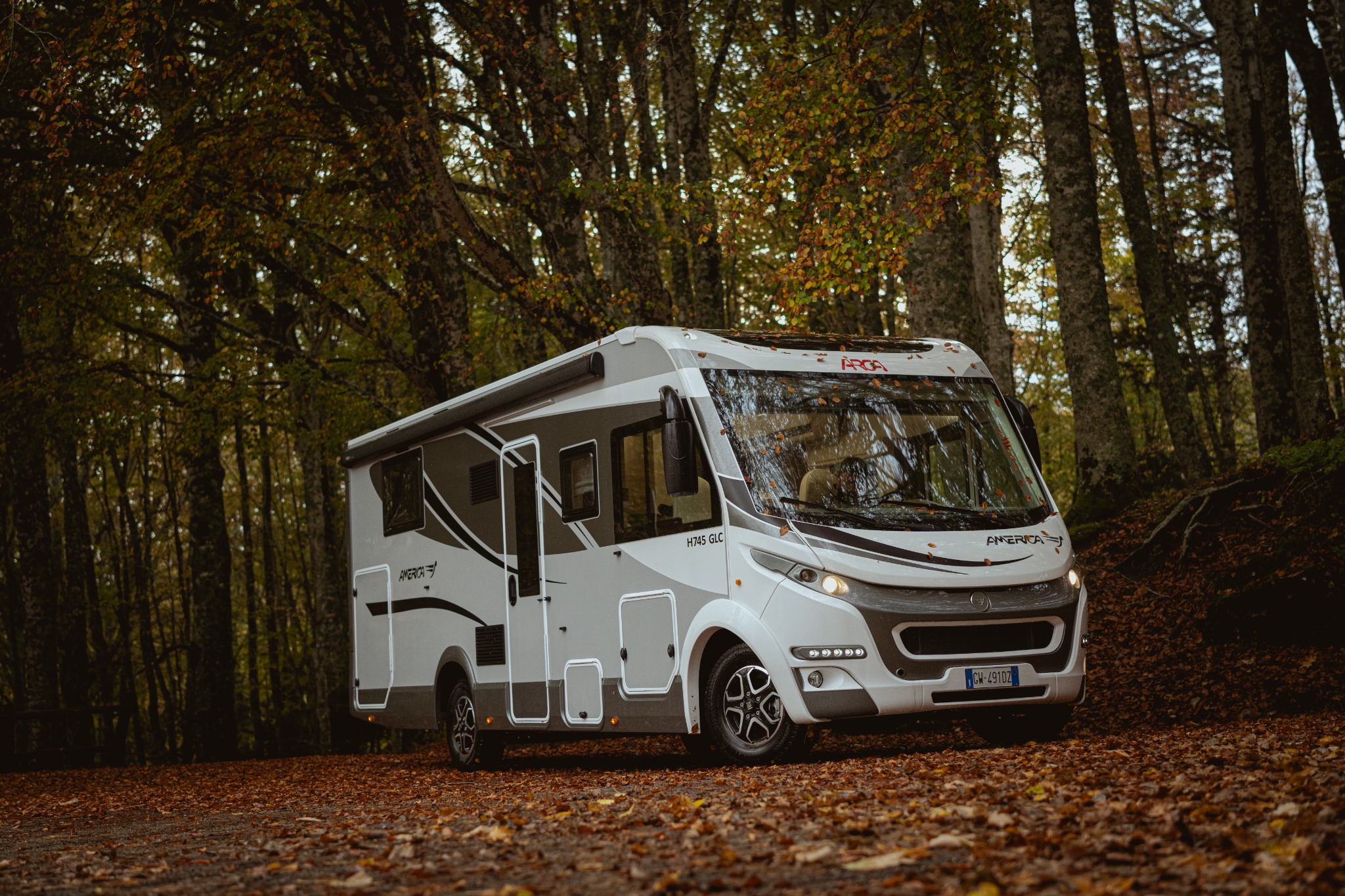 Arca Camper Facebook ad: Il primo camper davvero full optional