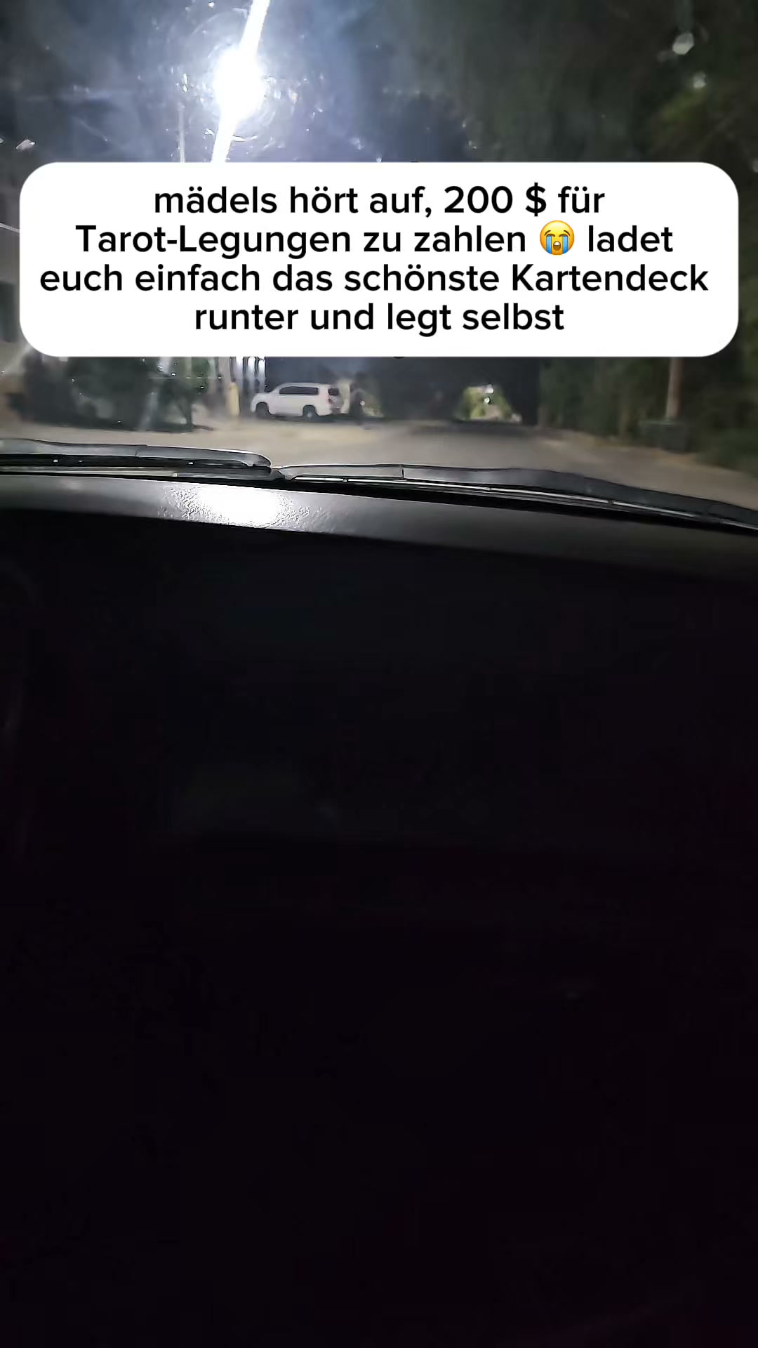 Moonly Facebook ad: Die Karten wissen bereits, was du gerade durchmachst