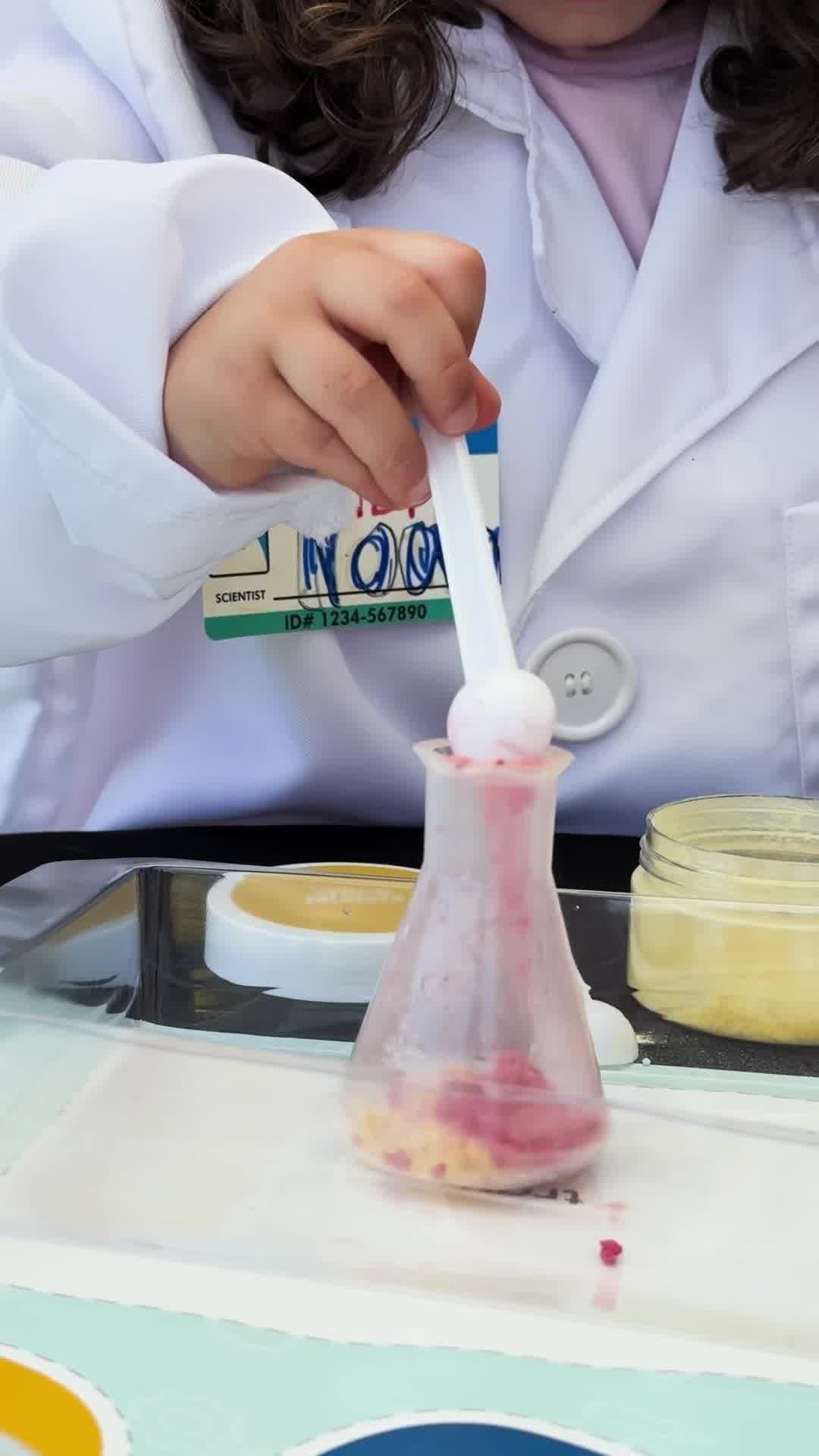KiwiCo Facebook ad: Colorful Chemistry