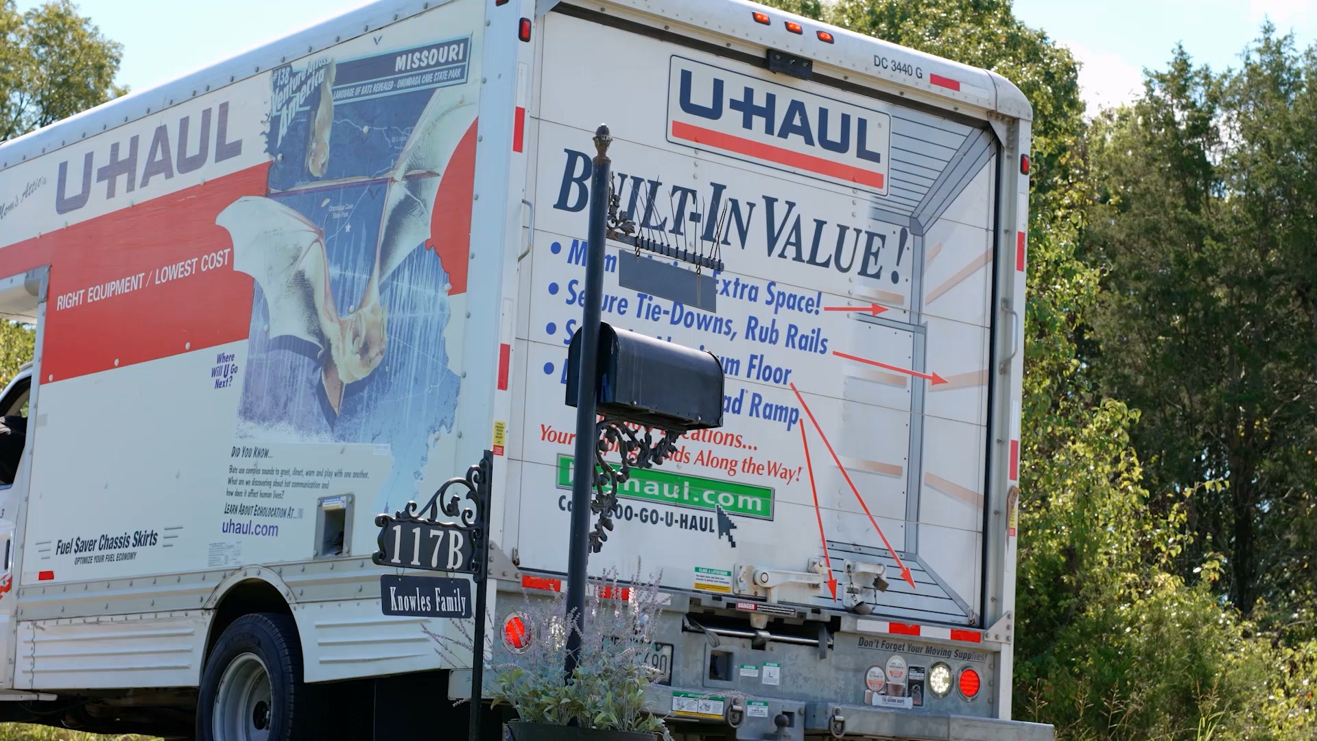 True Friends Moving Company Facebook ad: Keep the Friends.