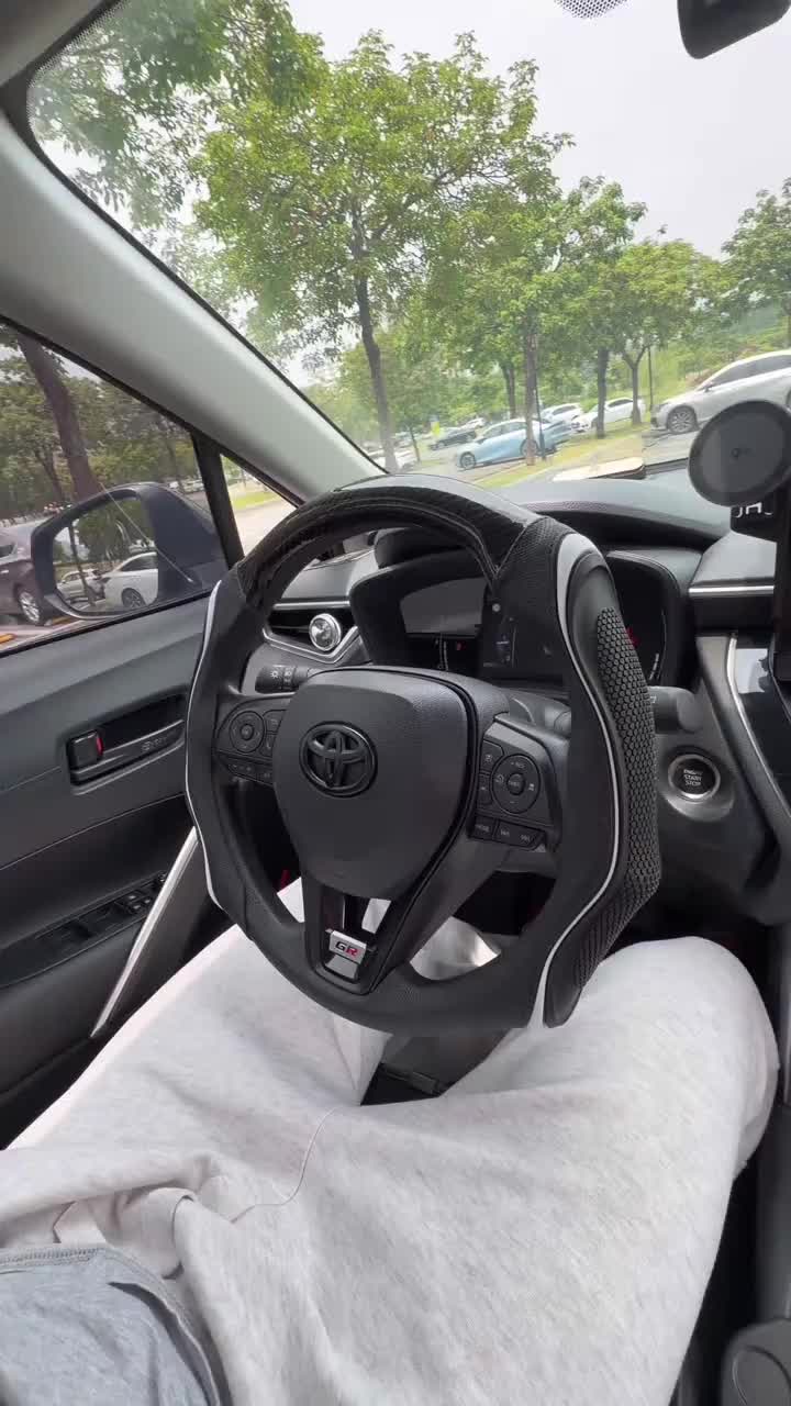 Consequentlk.mj04 Facebook ad: Sport-style silicone steering wheel cover