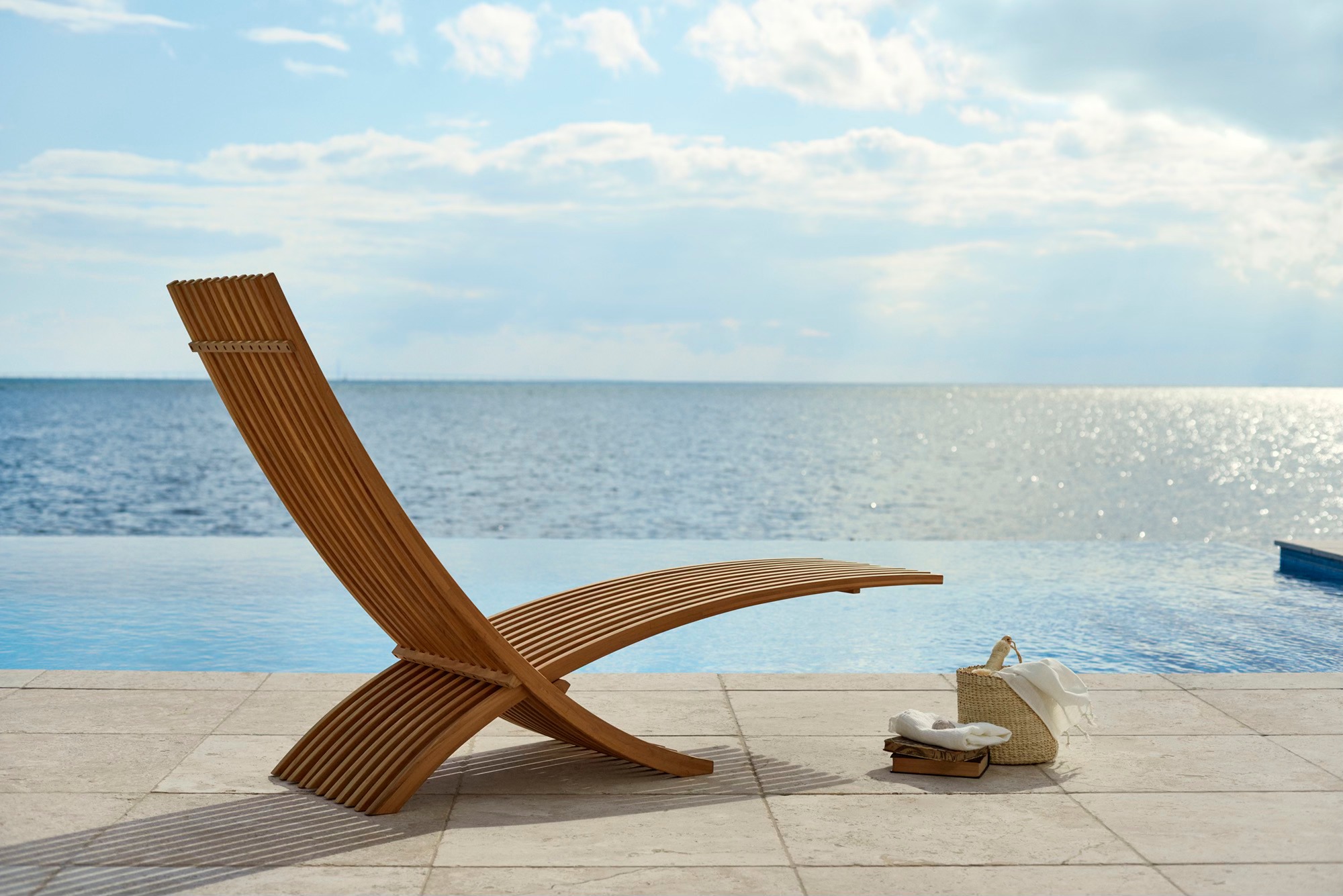 Belihome Facebook ad: Revendeur officiel de marques de mobilier de jardin…