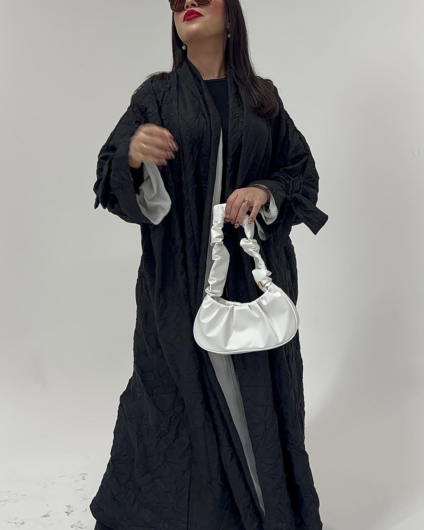almahafashionsa Facebook ad: السعر ٤٠٠