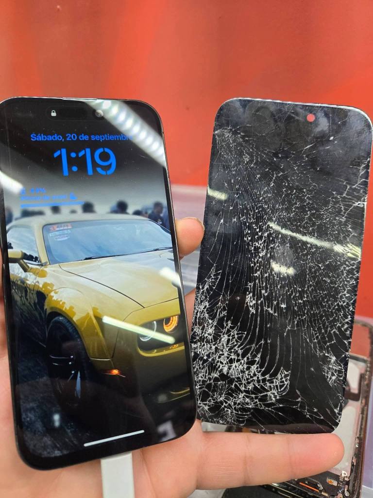 Dr. iPhone Facebook ad: REPARACION DE CELULARES AL MOMENTO