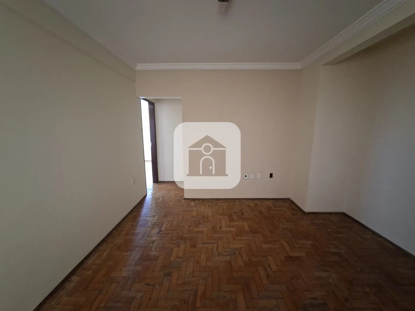 Ivan Negócios Imobiliários Facebook ad
