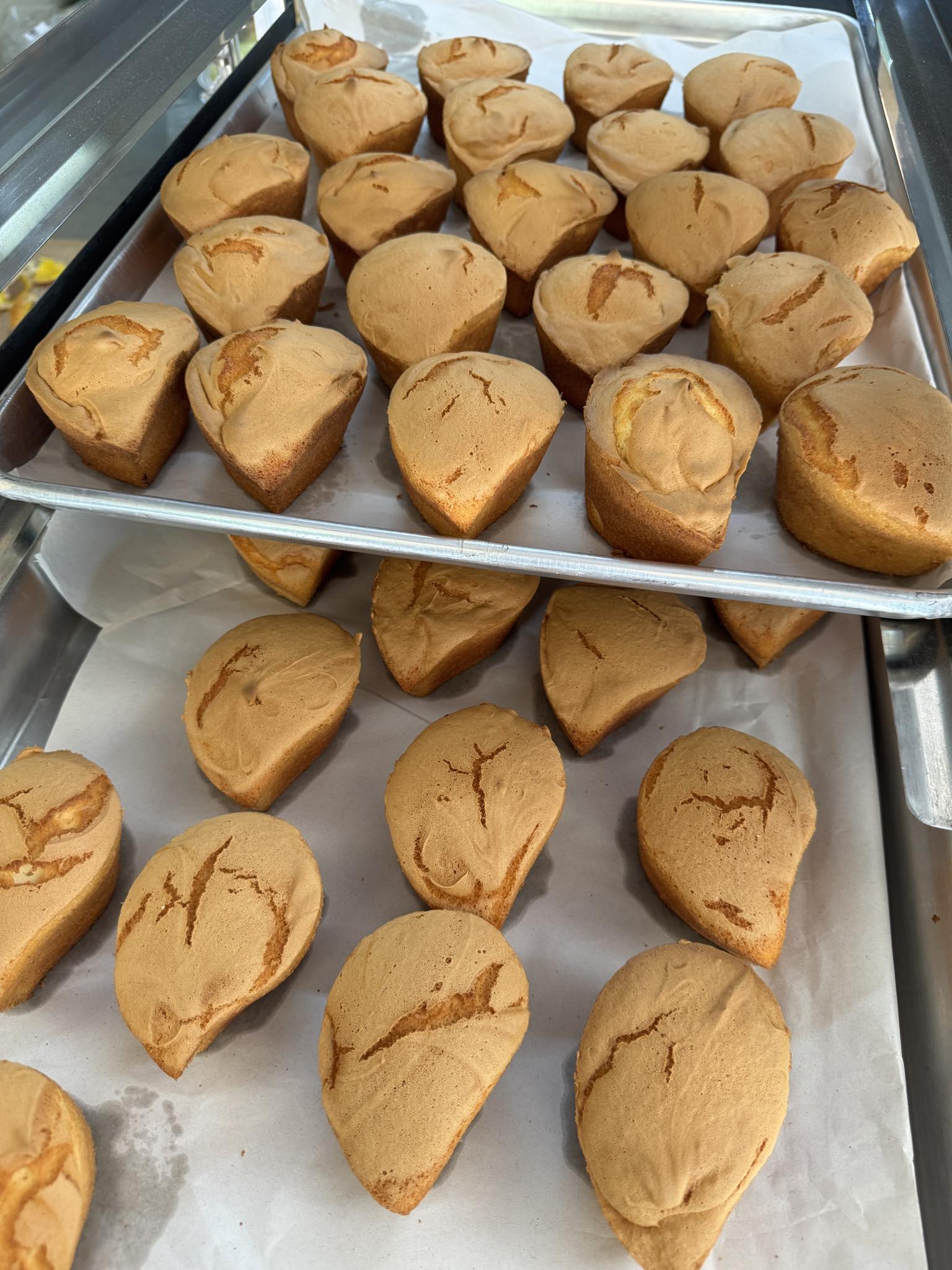 吉记西饼中心 Kiat Kee Confectionery 祖传鸡蛋发糕 Facebook ad: 新鲜出炉咯!