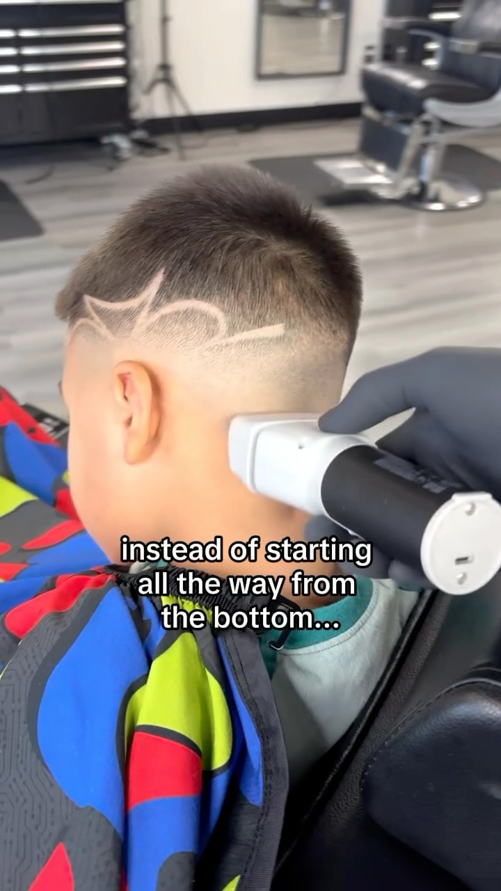 Booksy Facebook ad: Barbers More revenue doesn’t always mean more hours.