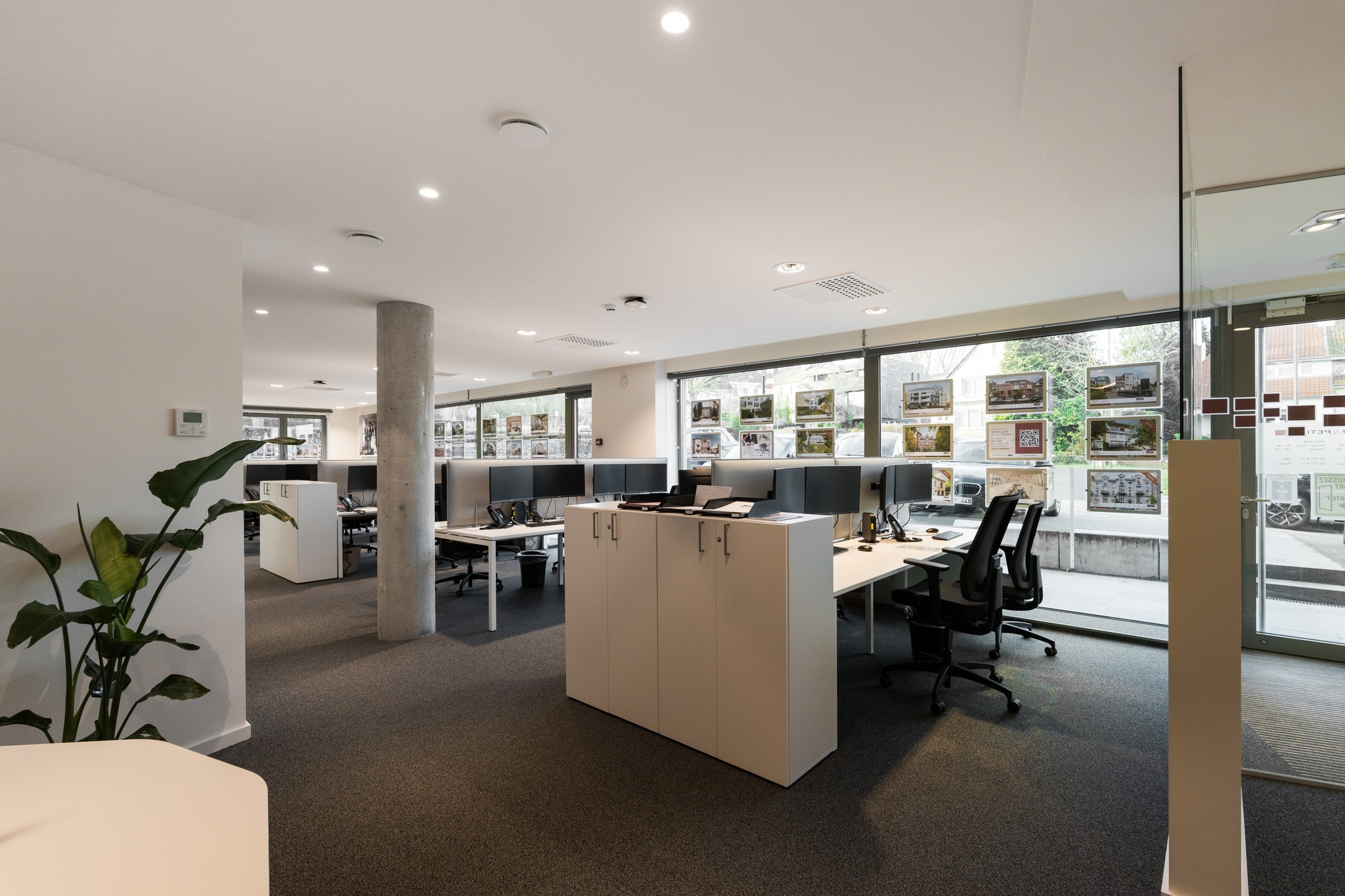Latour & Petit Bruxelles et Brabant flamand Facebook ad: Nos bureaux de l’agence de Dumon ont fait…