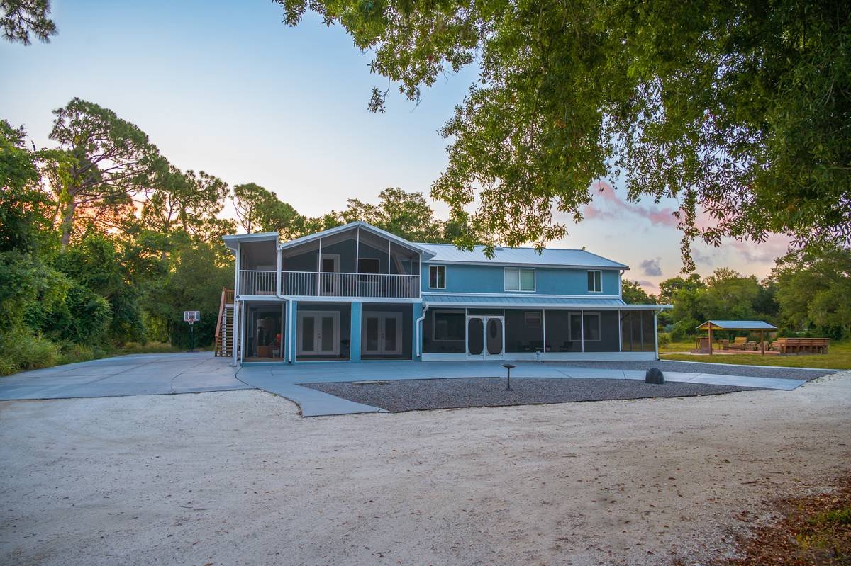 Chad Daniels Facebook ad: 4 Beds 4 Baths House