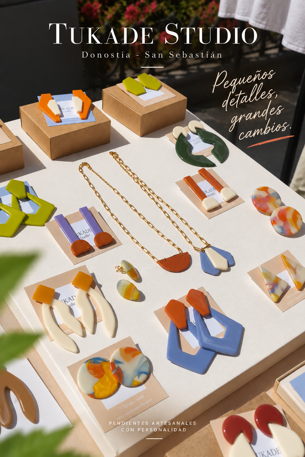 Tukade Studio Facebook ad: ¿Necesitas un toque que realce tus looks?