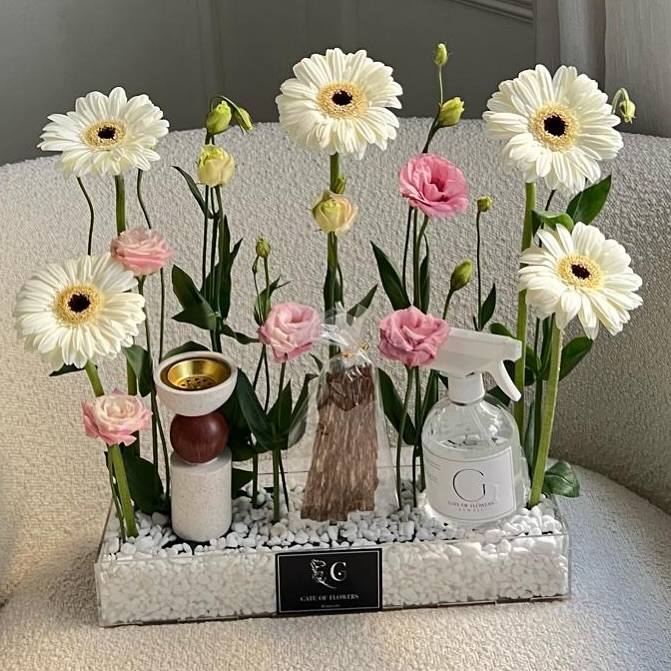 Gate Of Flowers Facebook ad: هديه راقيه جداً عباره عن ورد طبيعي مع…