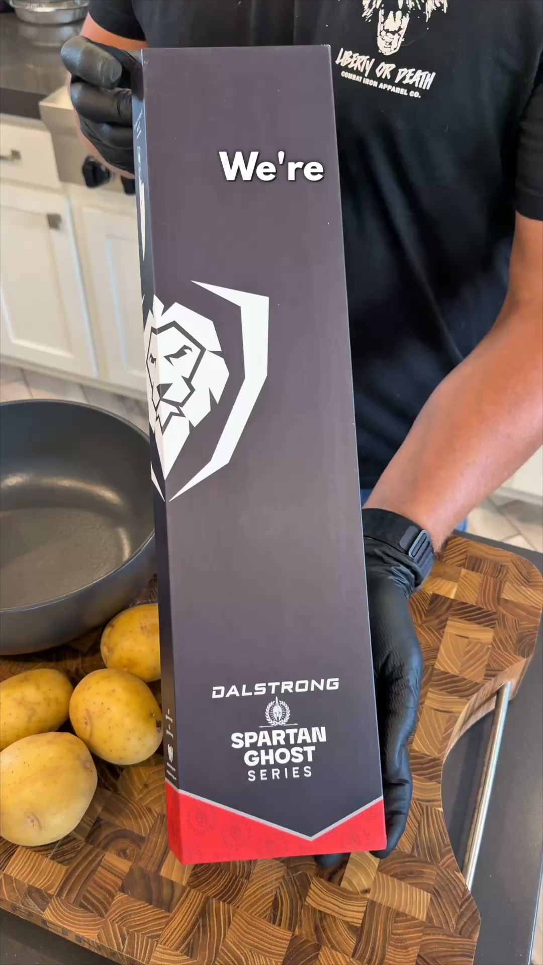 Dalstrong Facebook ad: Upgrade Your Kitchen