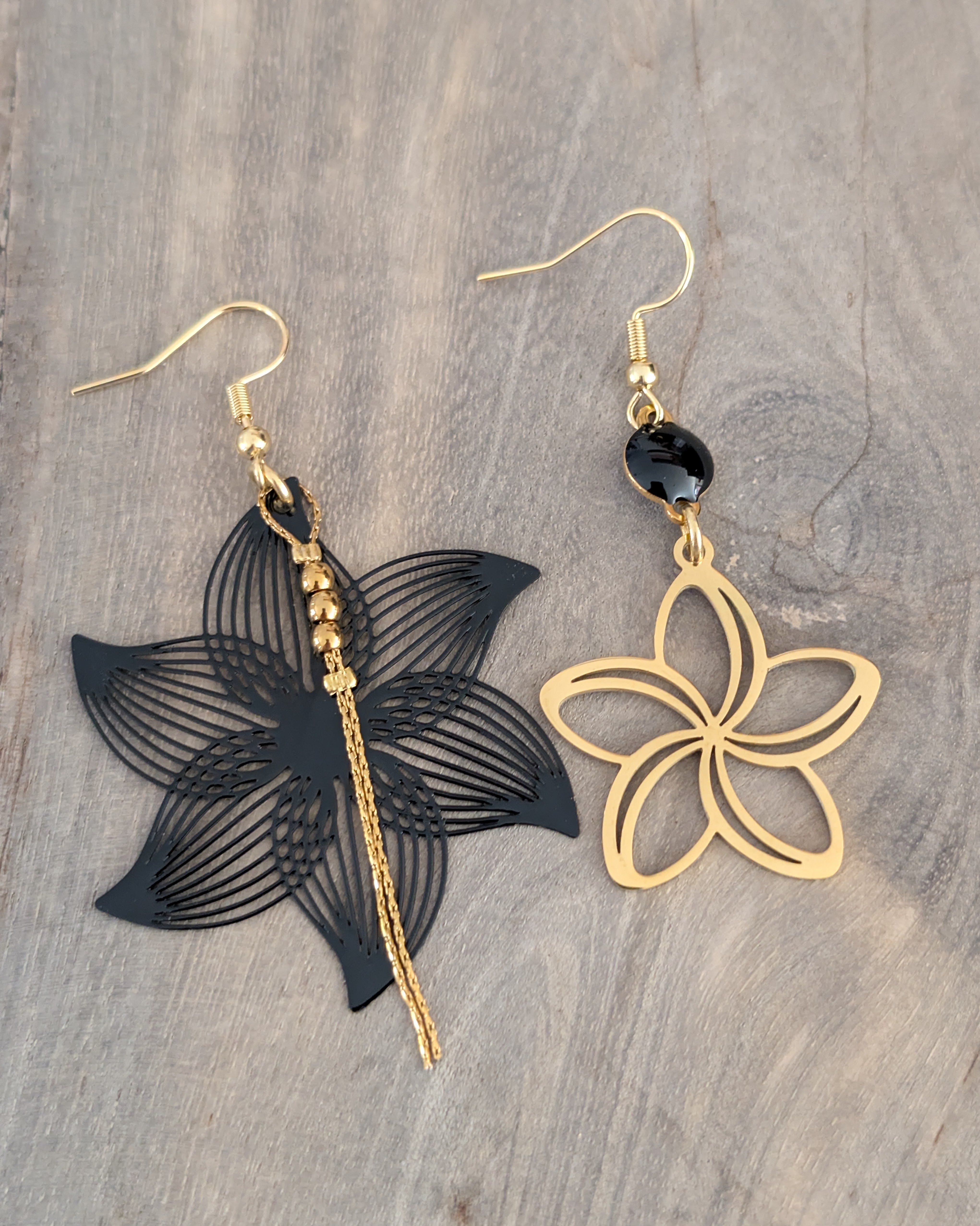Manaolys Facebook ad: Des bijoux artisanaux uniques pour révéler votre…