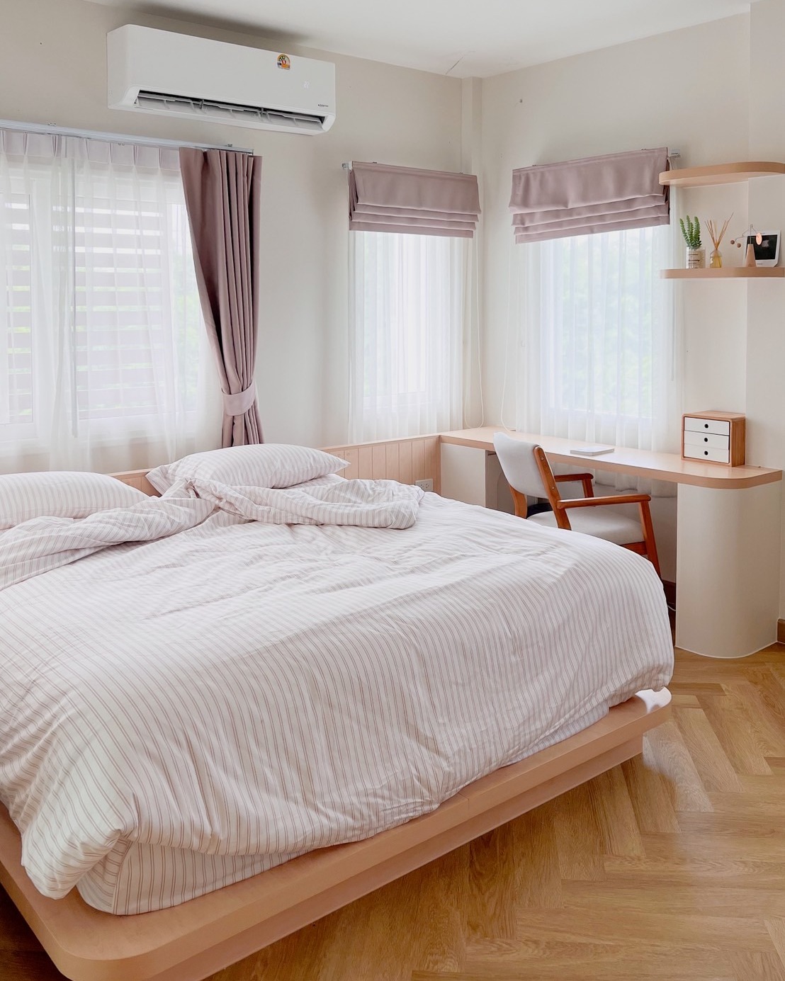 Beneath. Luxury Bedding Facebook ad