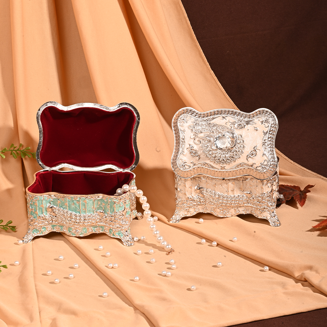 House of Diviniti Facebook ad: Celebrate every wedding with gifts as eternal as…