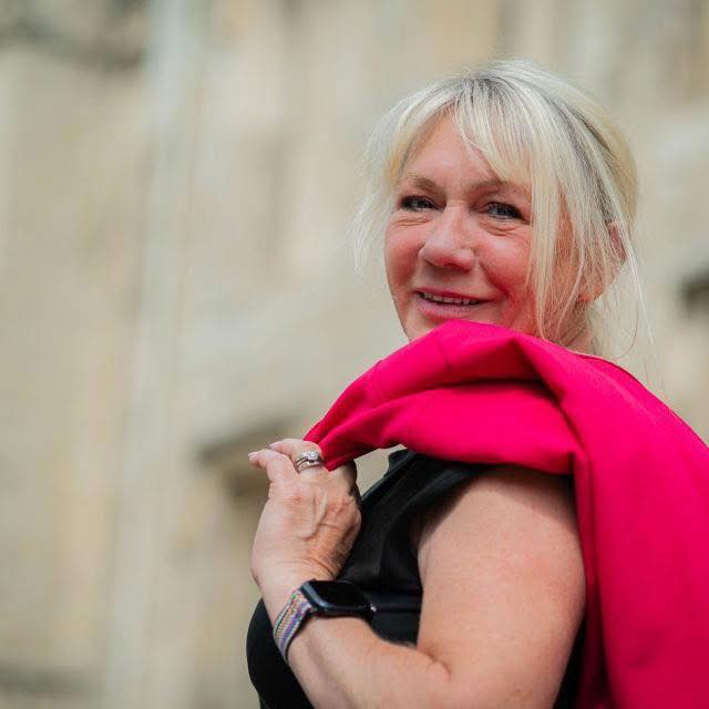 Beverley Wainwright Facebook ad: Listen, I’m slightly unhinged and I bloody must…