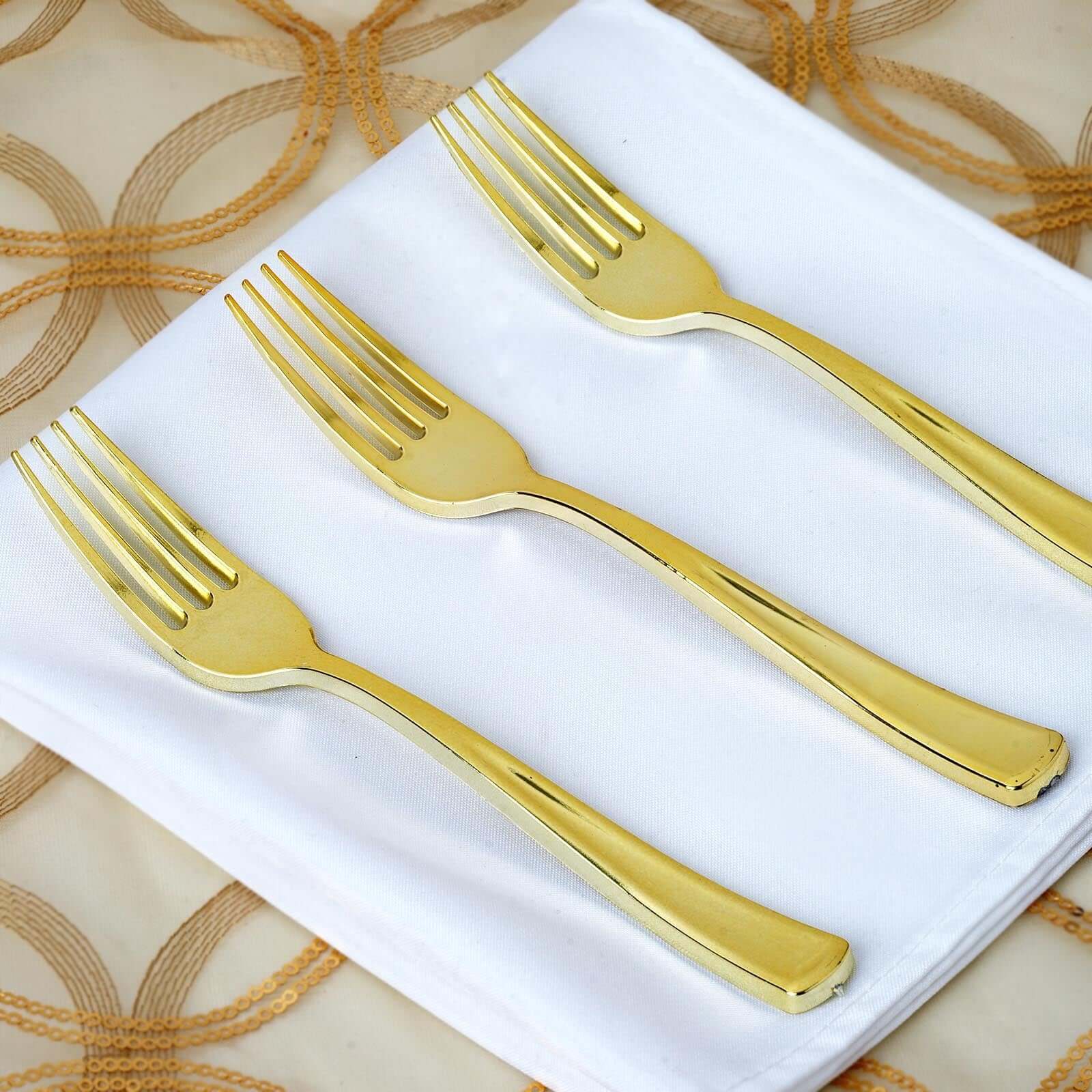 TableclothsFactory Facebook ad: When your catering team is turning over tables…