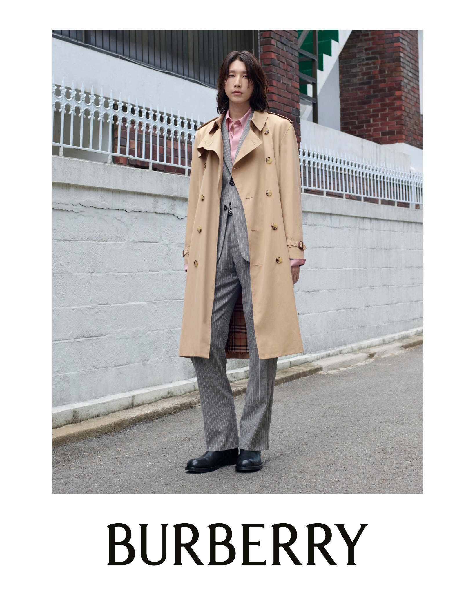 Burberry Facebook ad: 4つの都市。10のアイコニックなスタイル。170人。