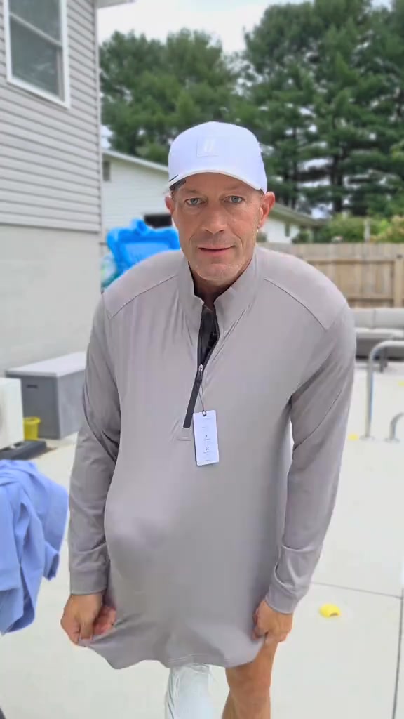 Dtwooo Golf Facebook ad: Solid Performance Quarter-Zip
