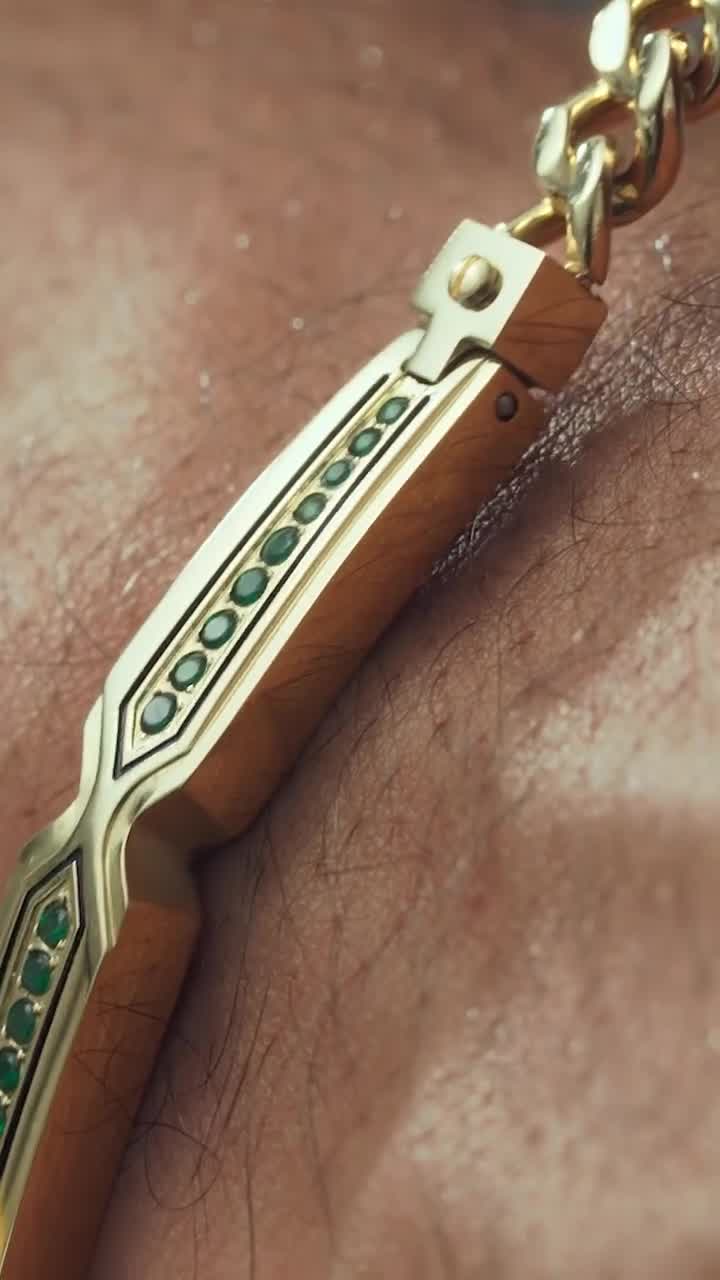 Esmeraldas Colombia Facebook ad: Pulso Zeus Oro Laminado 18k