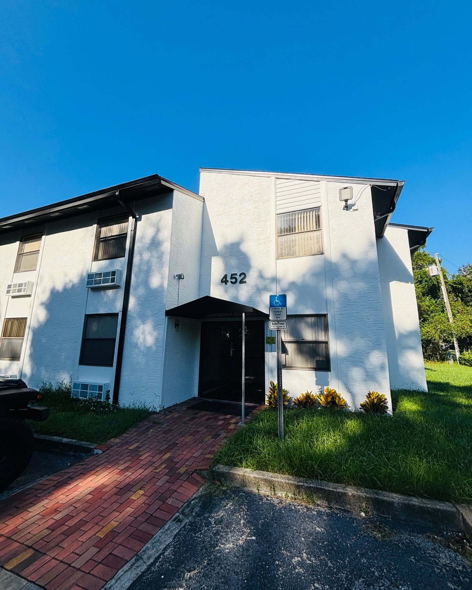 Sheli Picon-Melendez Facebook ad: Great deal for private office in Altamonte Springs!