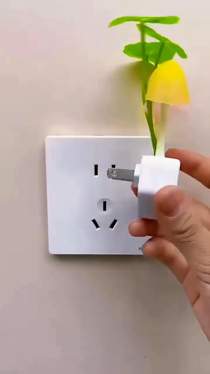 Gracengrey Facebook ad: The Cutest Night Lamp You'll Ever Own