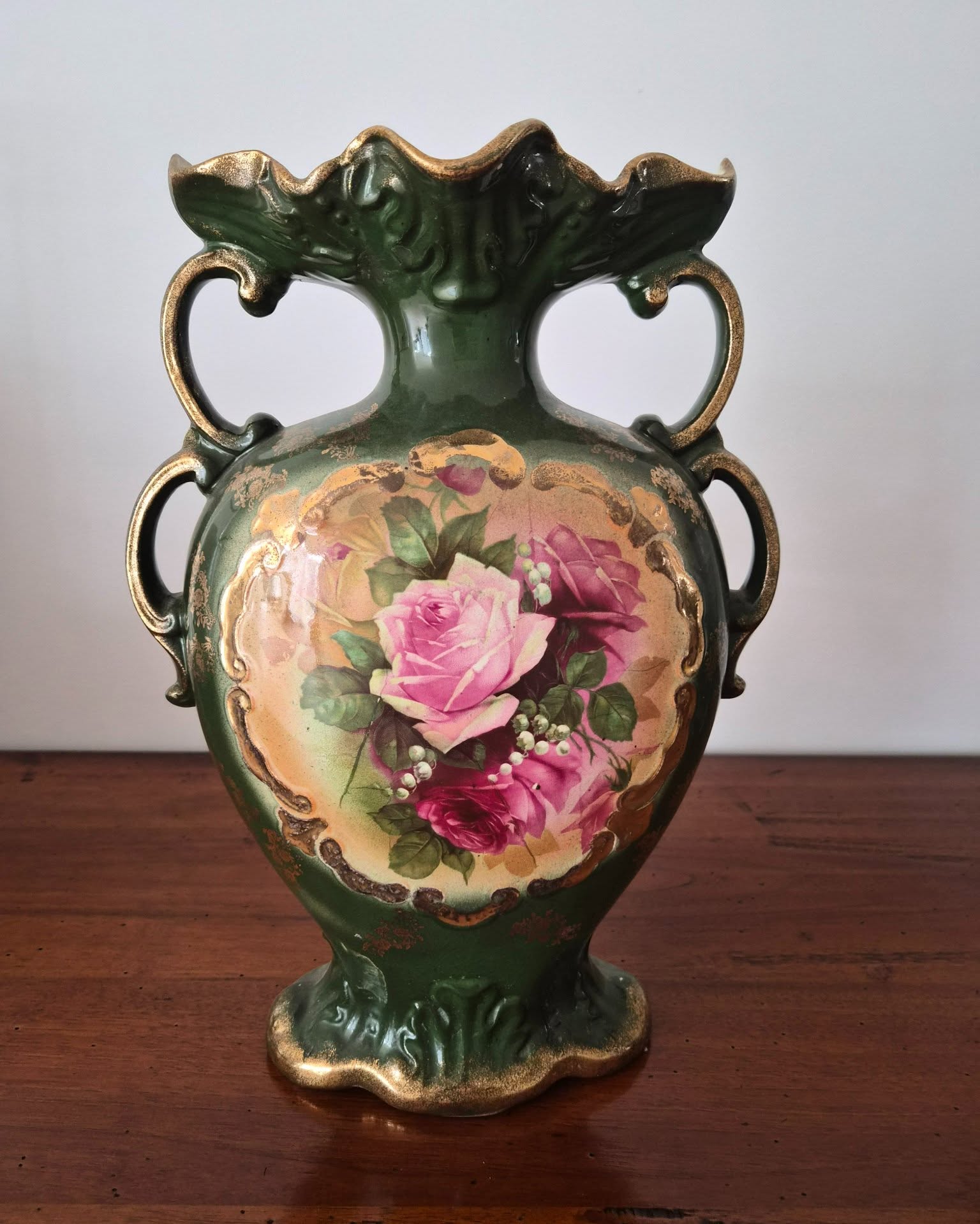 Evelyn Butterss Facebook ad: Vintage Decorative Vases