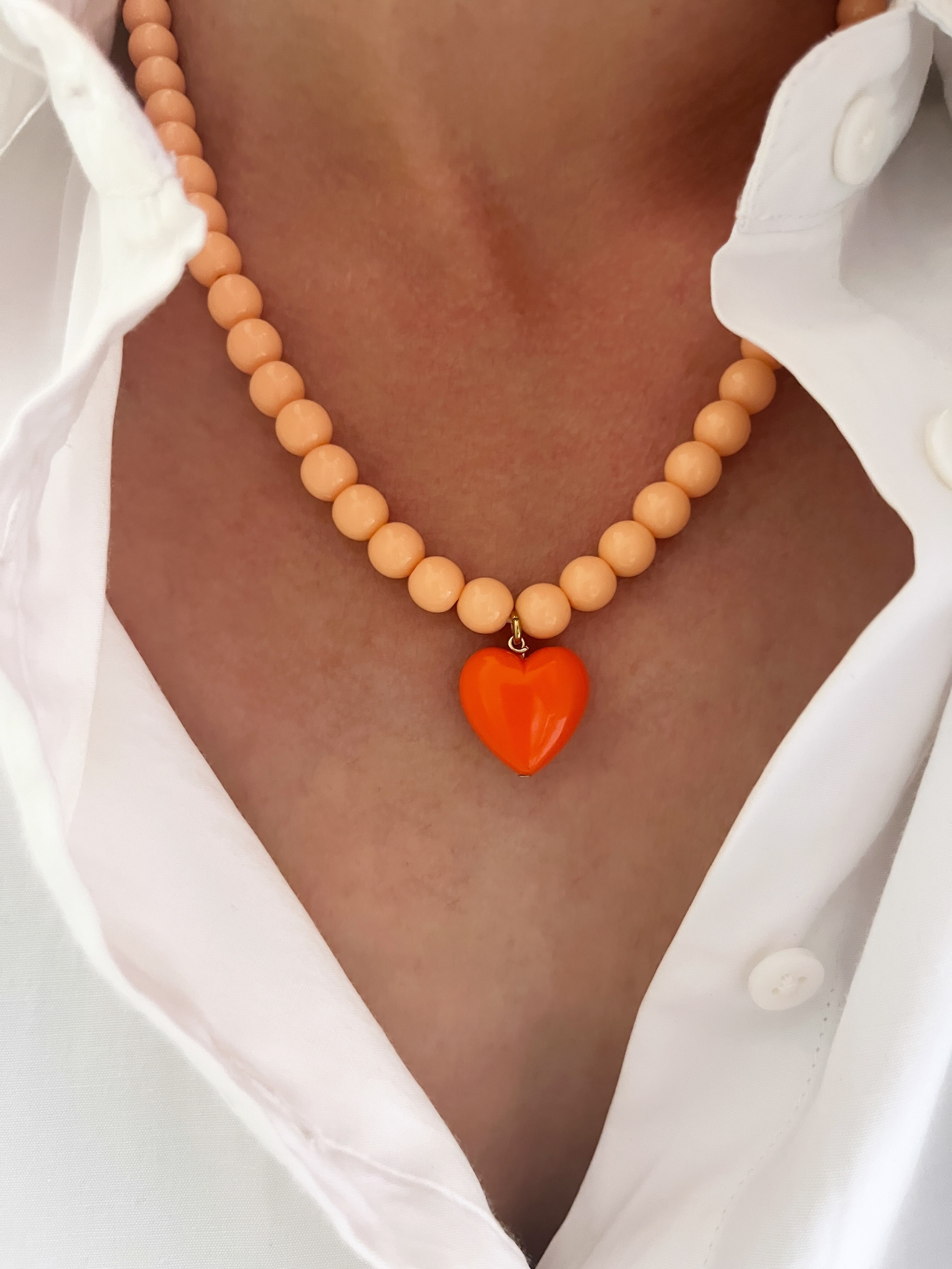 L'atelier 1988 Facebook ad: Des bijoux colorés & stylés pour te faire…