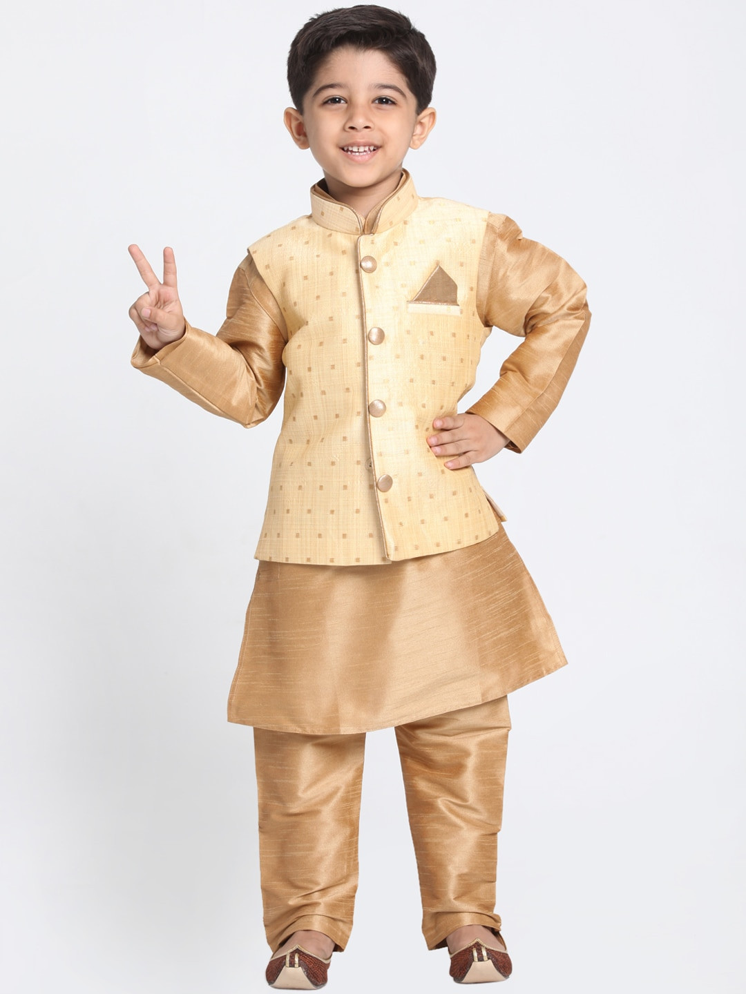 Myntra Facebook ad: 𝐁𝐢𝐠 𝐅𝐚𝐬𝐡𝐢𝐨𝐧 𝐅𝐞𝐬𝐭𝐢𝐯𝐚𝐥 is 𝐋𝐈𝐕𝐄!