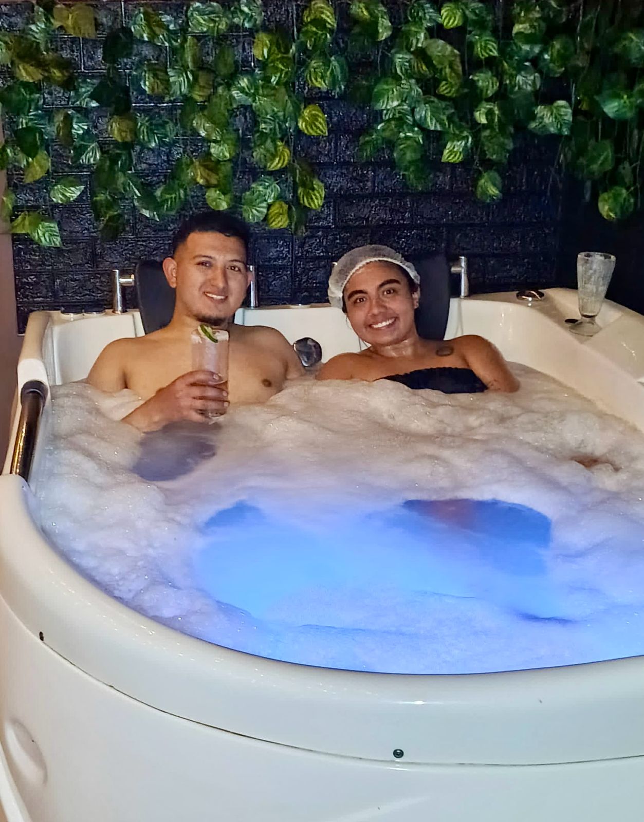 Body And Spa Facebook ad: PROMOCIÓN: 2X1 $99.900 // Parejas // Amigas //