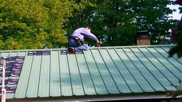 SteelGrip SAMM Facebook ad: Magnetic Mats for Steel Roof Safety