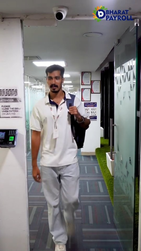 Bharat PayRoll Facebook ad: Walk in. Walk out.