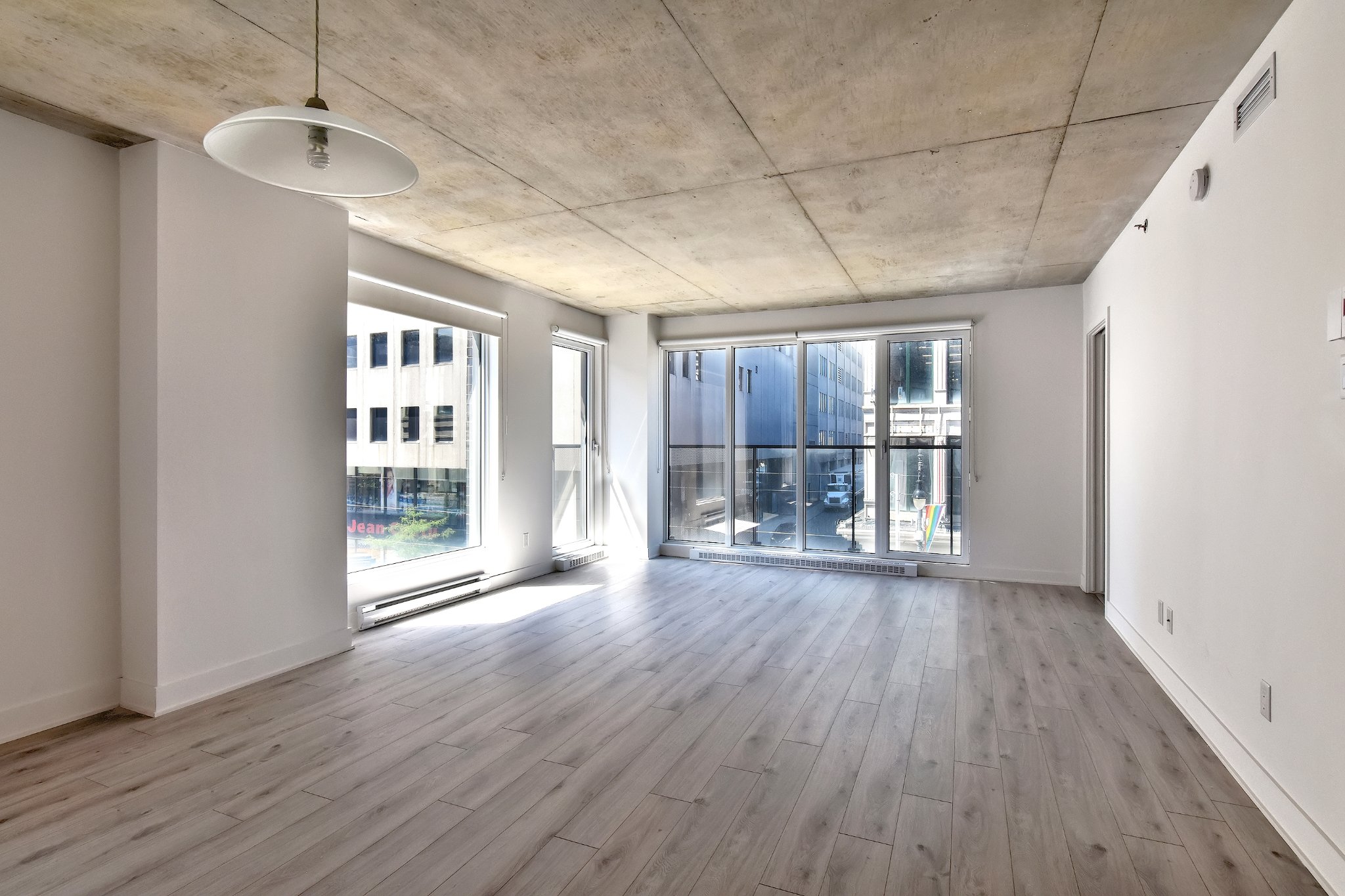 Helen Kritikakos Facebook ad: 2 Beds 1 Bath Apartment