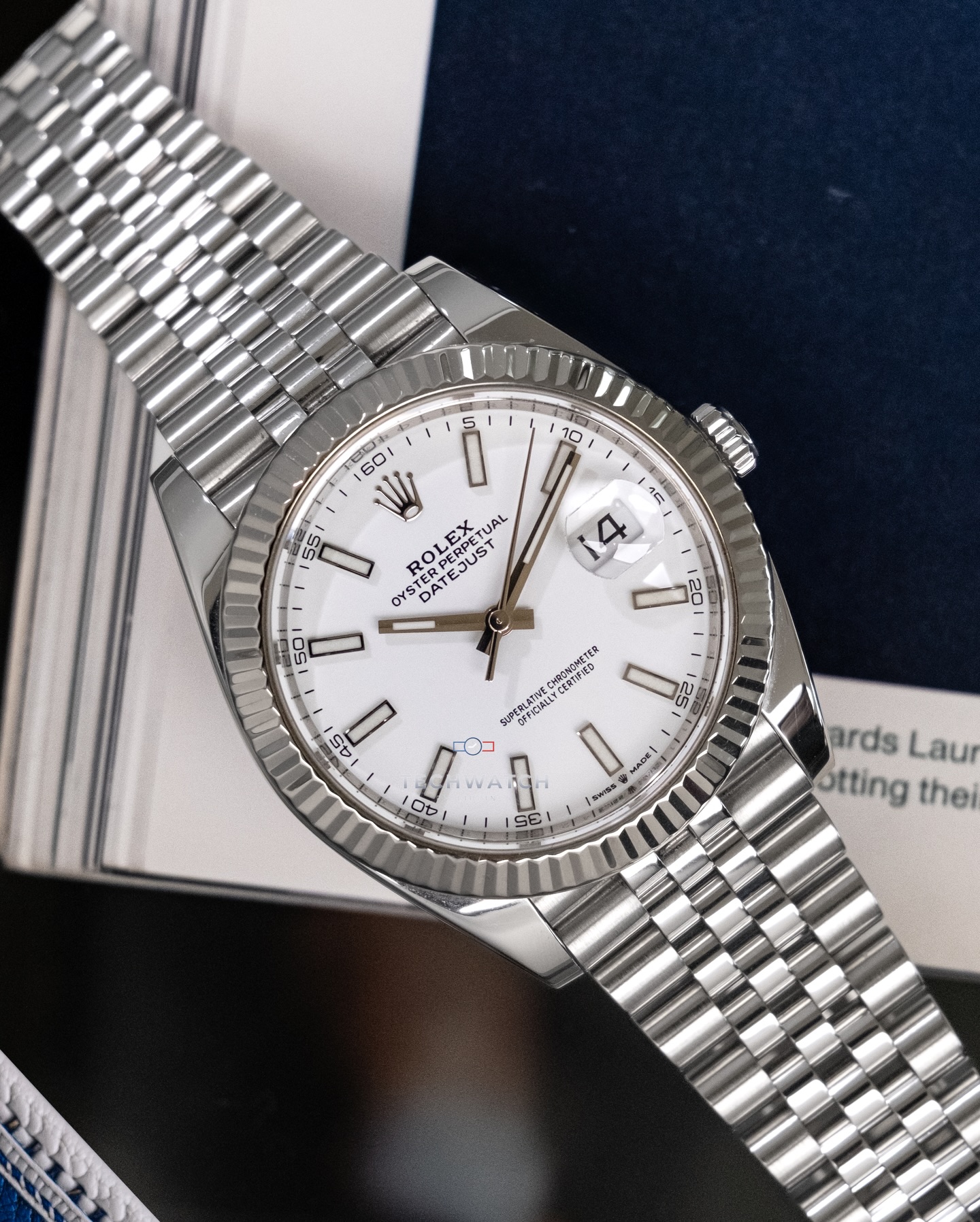TechWatch PH Facebook ad: 2025 DJ41 White