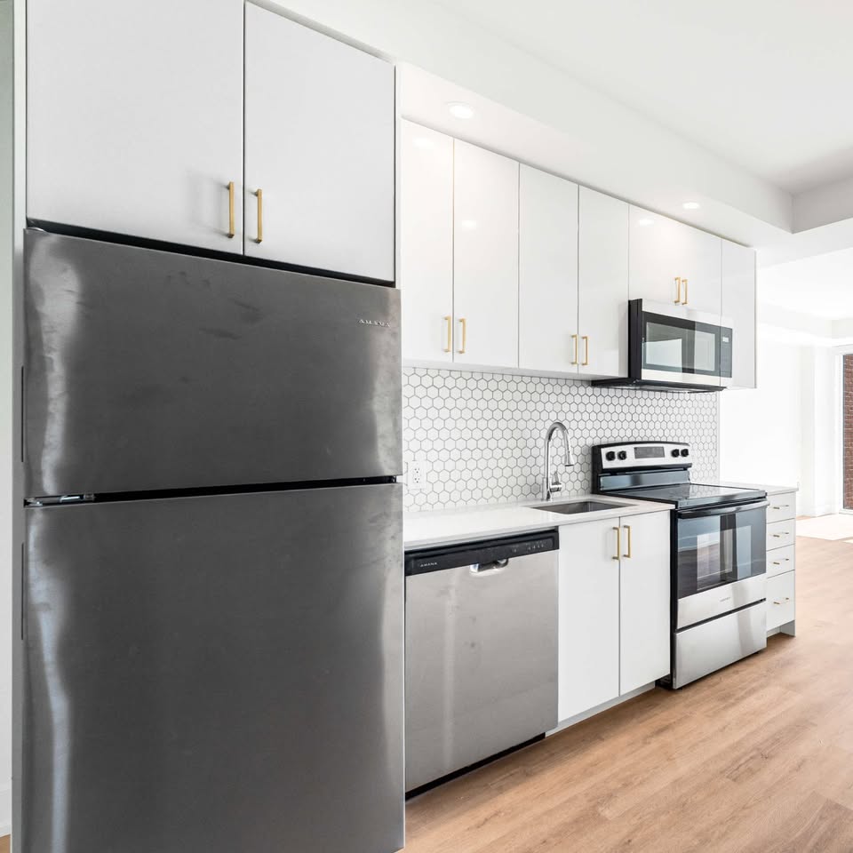 Kayla Kershman Facebook ad: 1 Bed 1 Bath Apartment