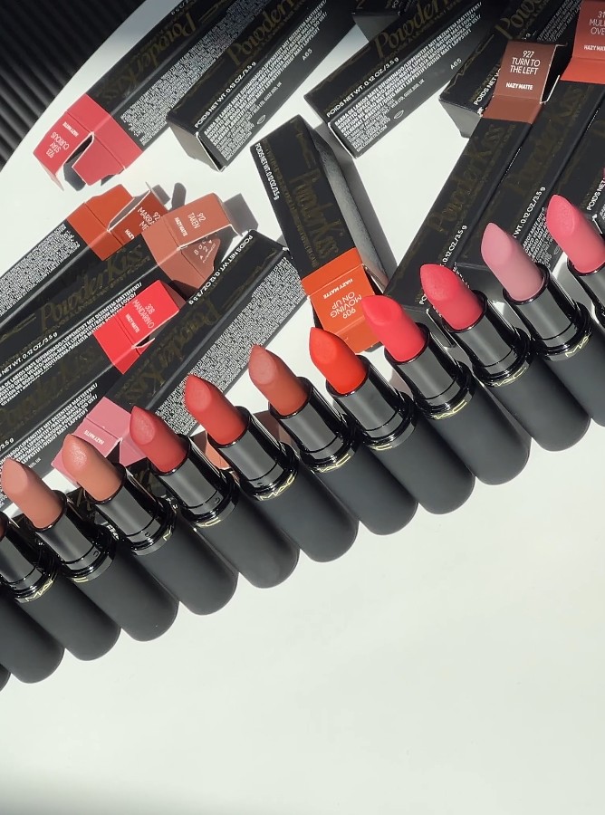 M·A·C Cosmetics Facebook ad