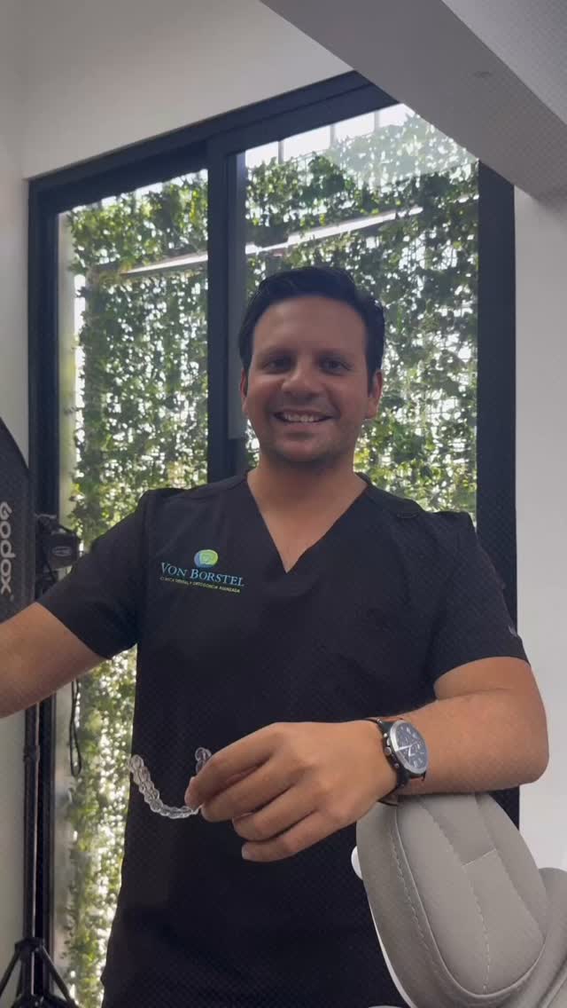 Von Borstel Clínica Dental y Ortodoncia Avanzada Facebook ad: ¡Transforma tu sonrisa sin que nadie lo note!