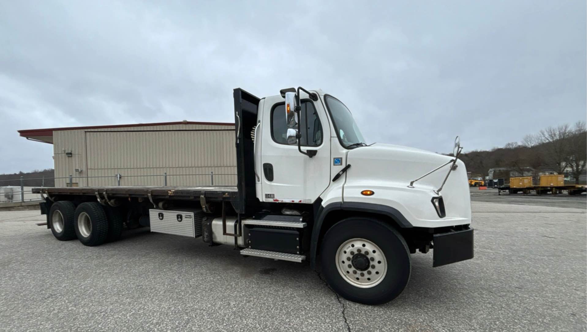 Kevin Arjoon Facebook ad: 2019 Isuzu npr-hd 16ft box truck · V8 Gas