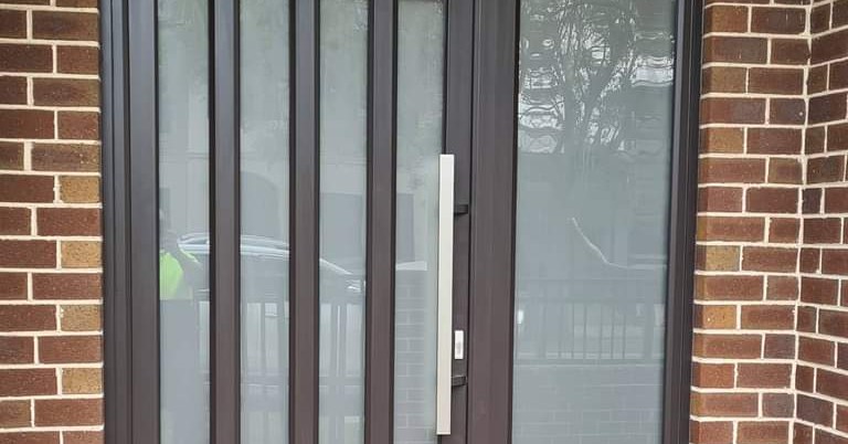 Deluxe Windows Facebook ad