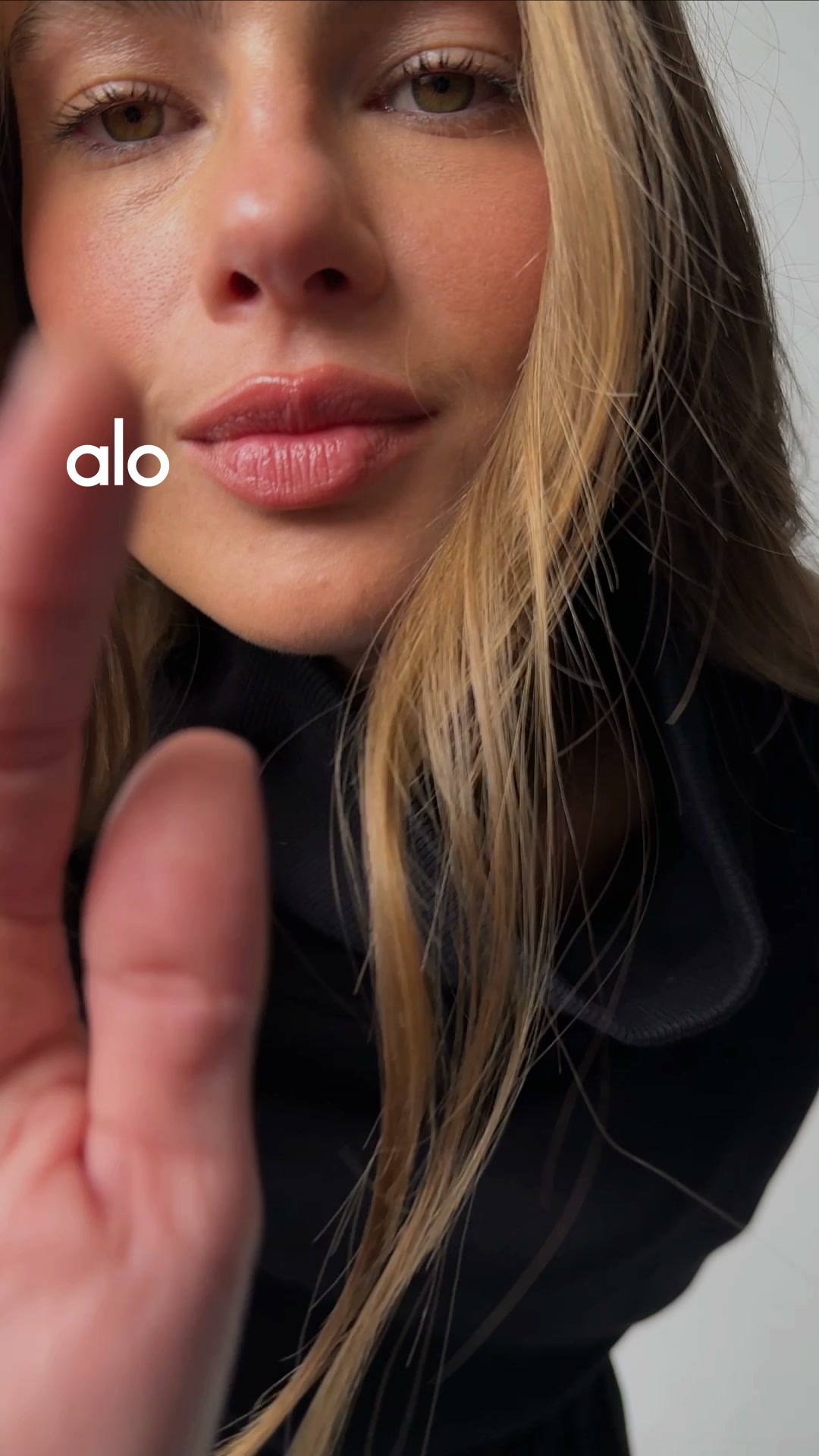 Alo Yoga Facebook ad: The Suit Up Trouser