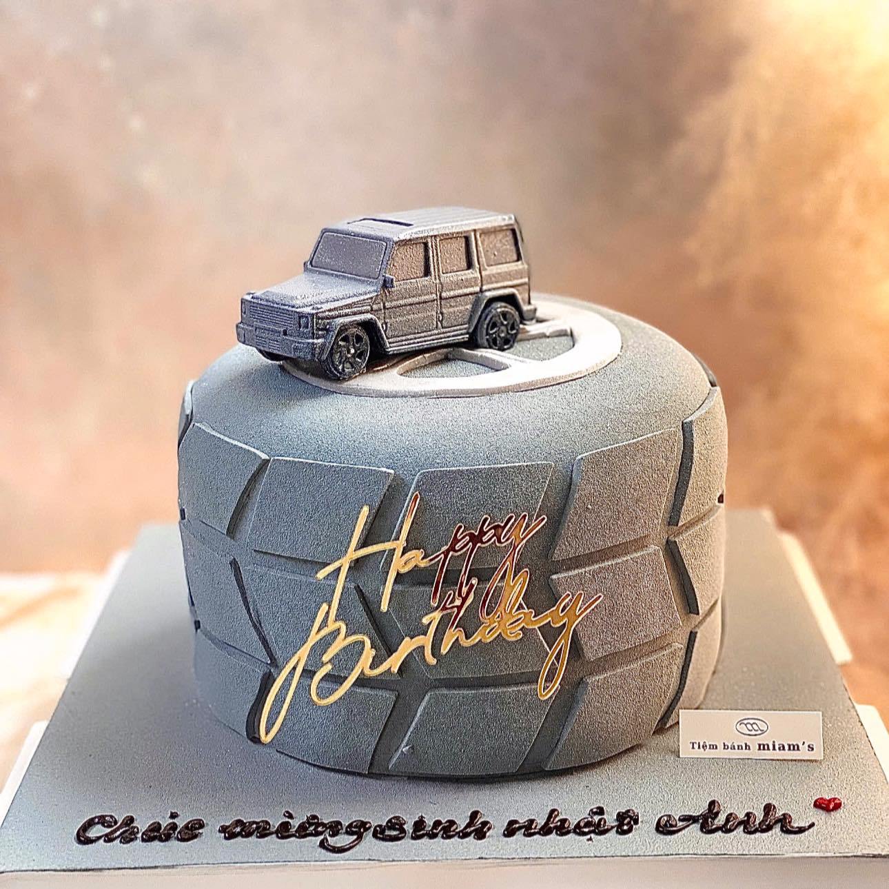 Tiệm bánh Miam's Facebook ad: Ở đây có bánh sinh nhật nam giới…