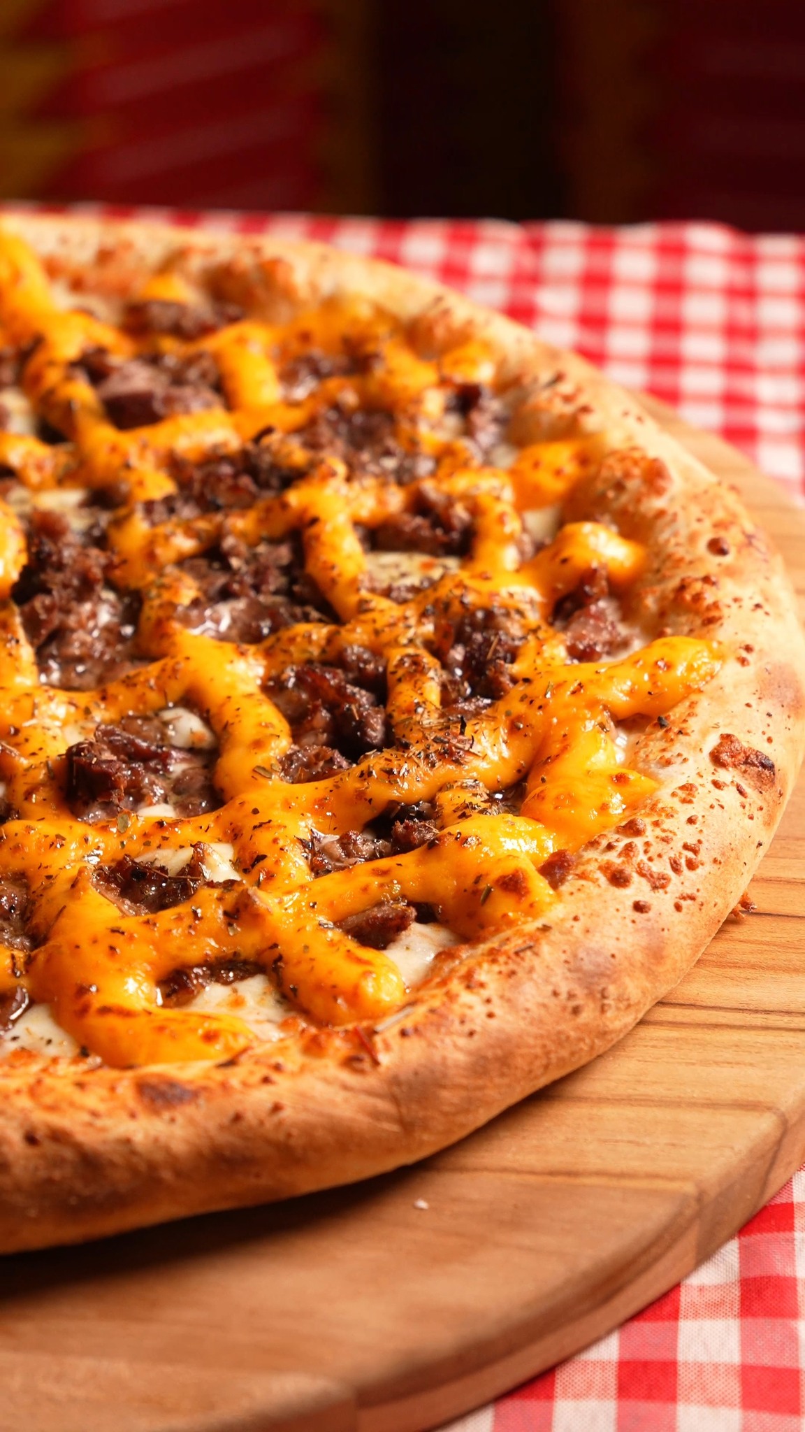 Di Nápoli Facebook ad: Tem pizza saindo quentinha por aqui… e fica…