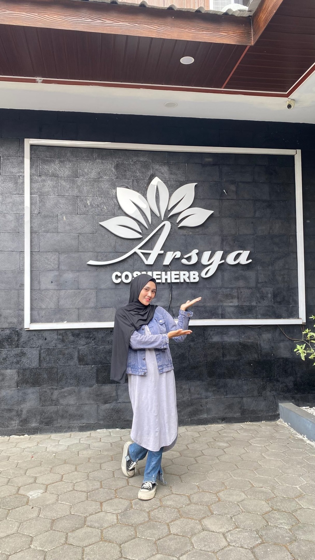amih_yonce Facebook ad: Ingin membuat brand kosmetik,skincare, parfum tapi bingung…