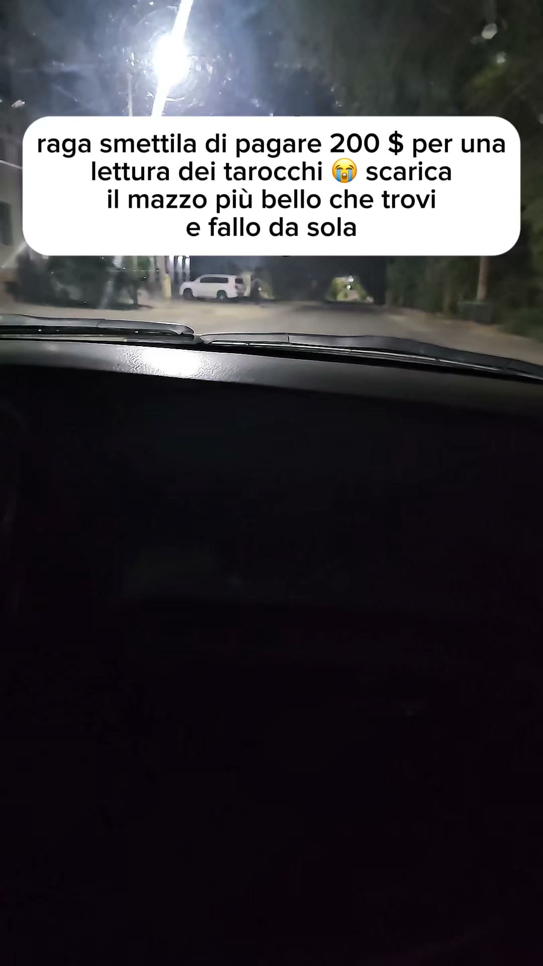 Moonly Facebook ad: Le carte sanno già cosa stai attraversando.